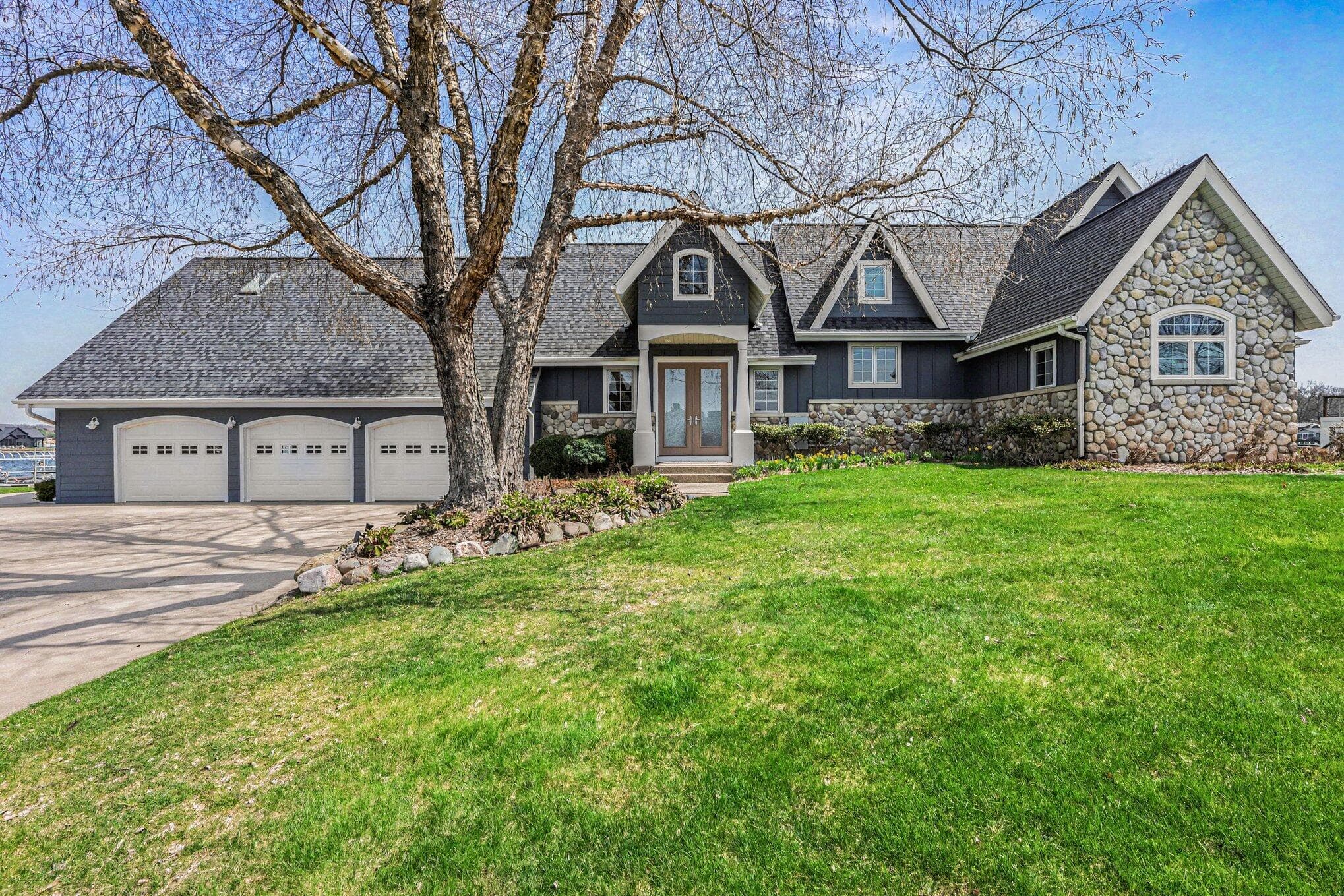 Primary property photo