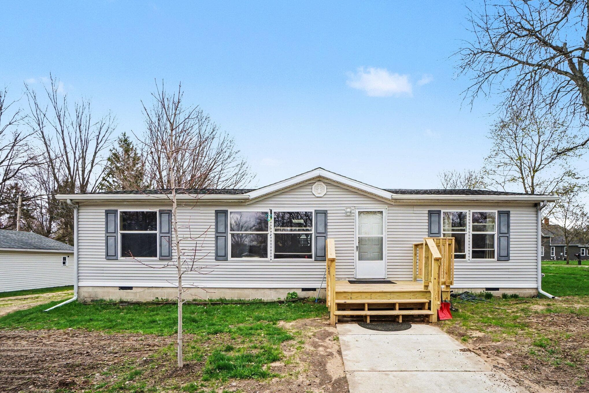 403 2nd Lawton MI 49065