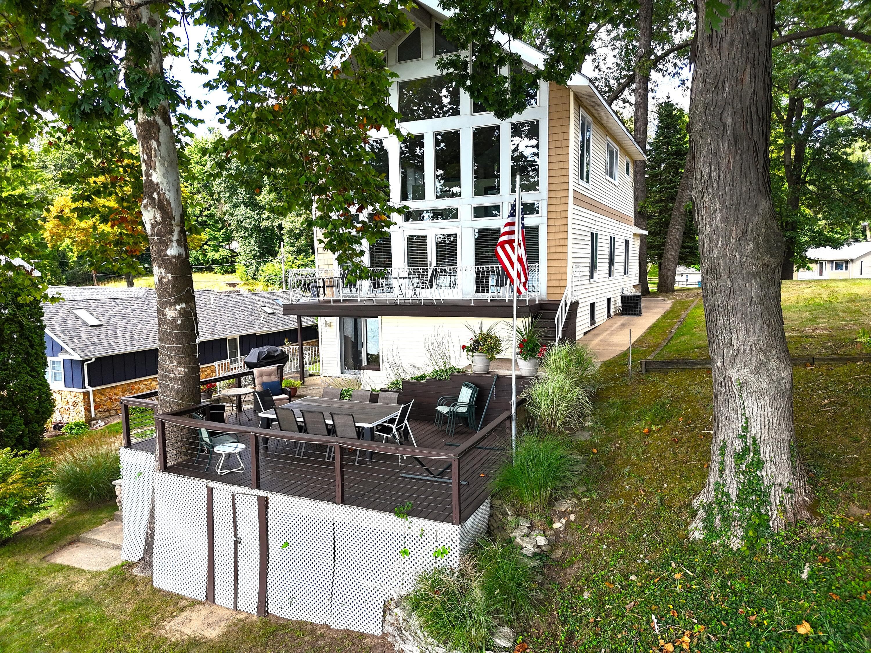 Primary property photo