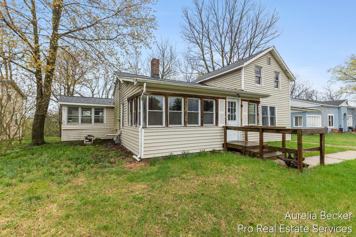 425 Cedar Allegan MI 49010