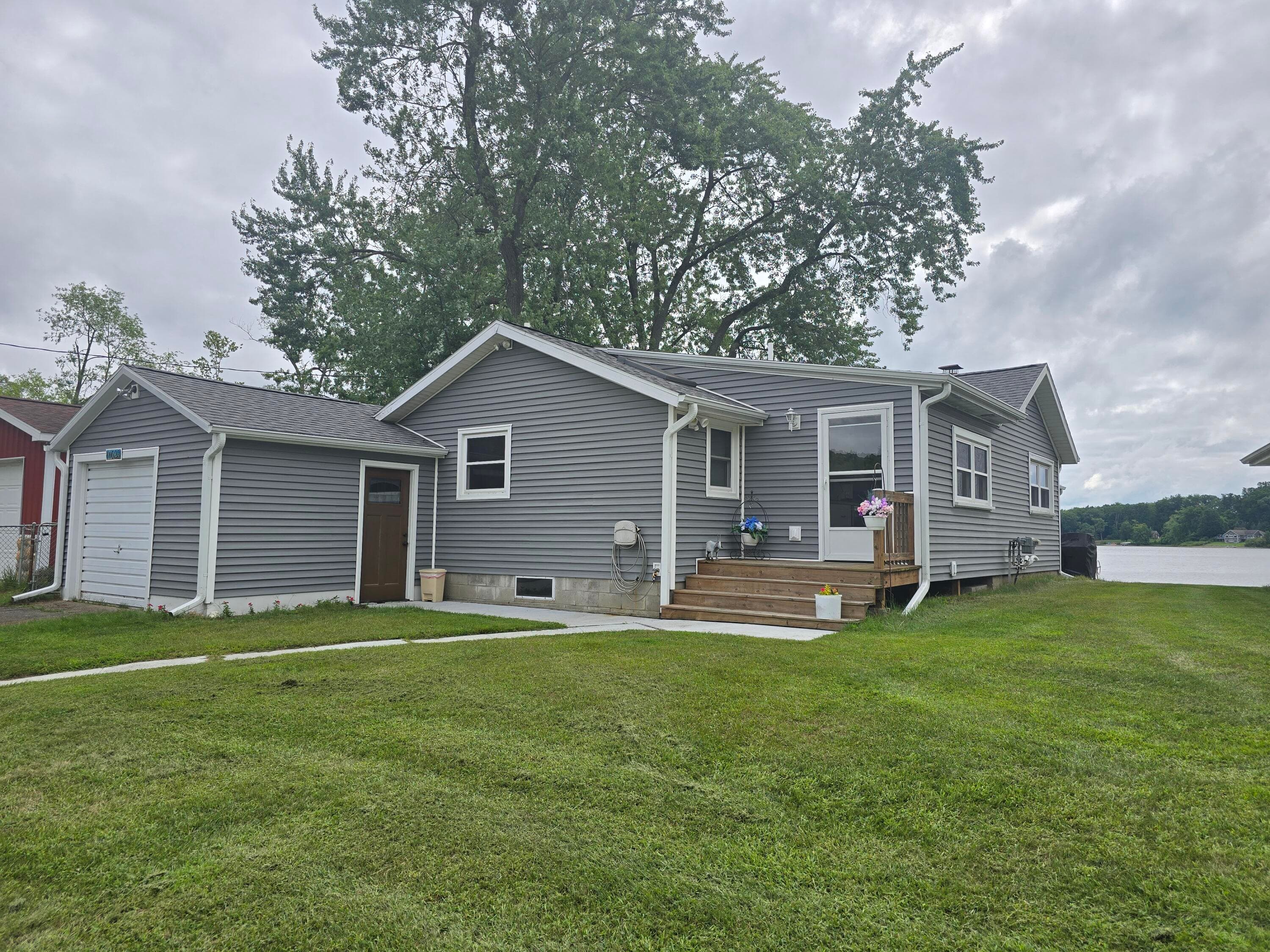 Primary property photo