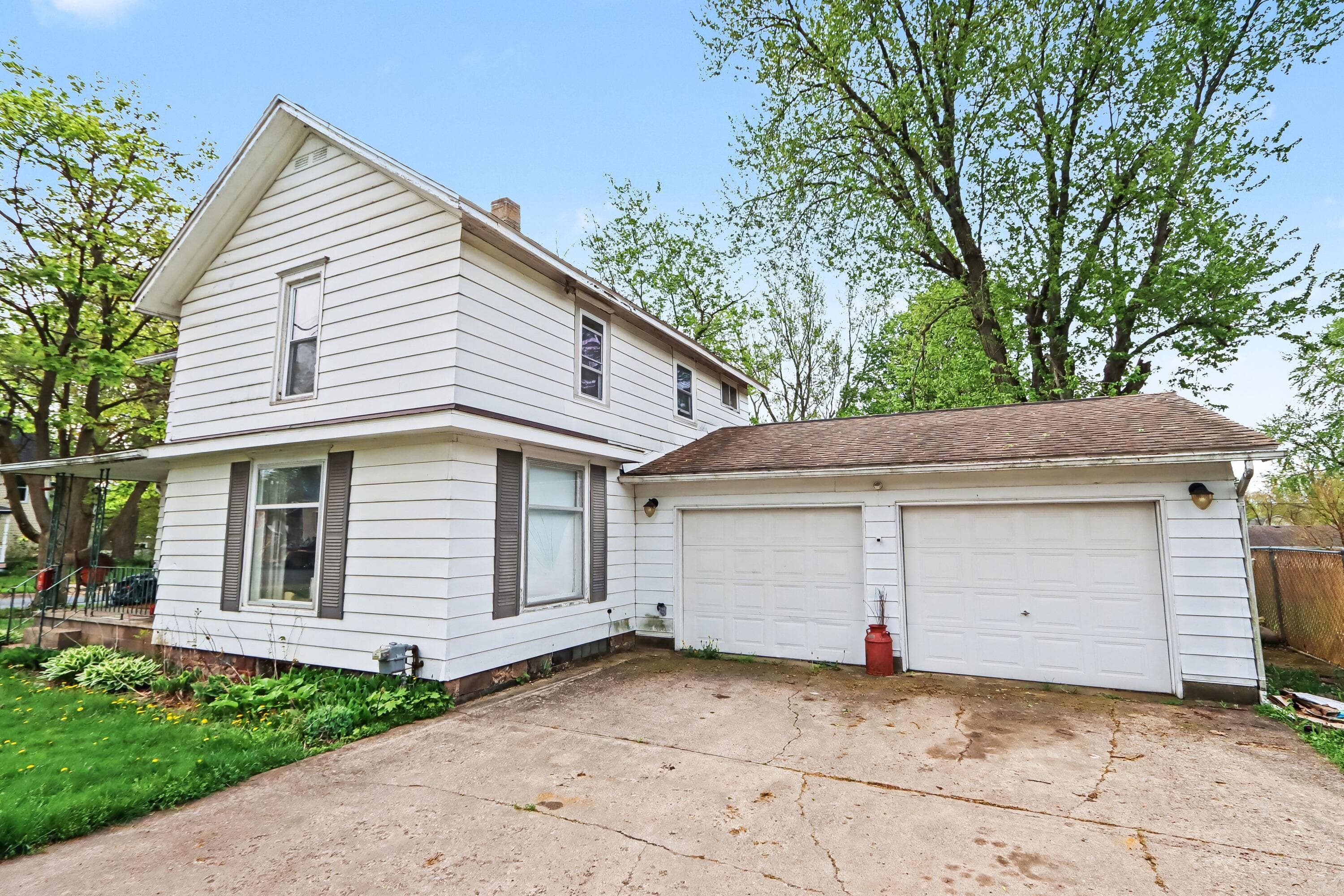 126 South Vicksburg MI 49097