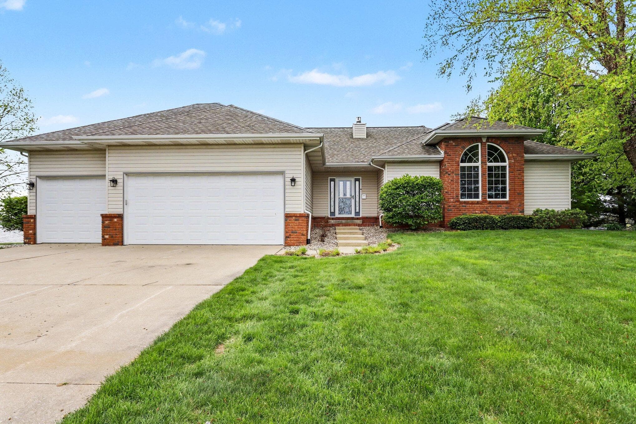 Primary property photo