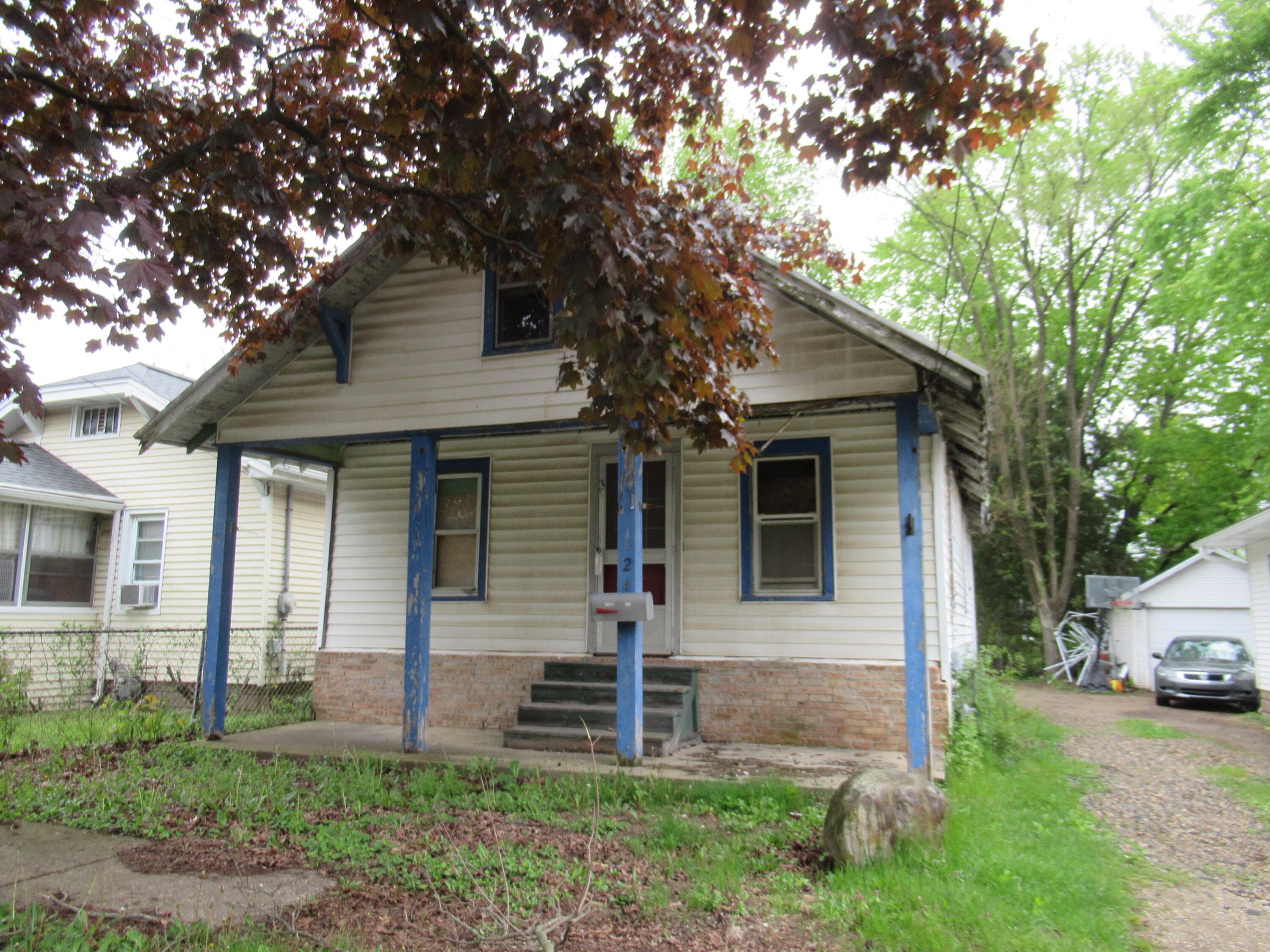 124 Sharon Battle Creek MI 49017