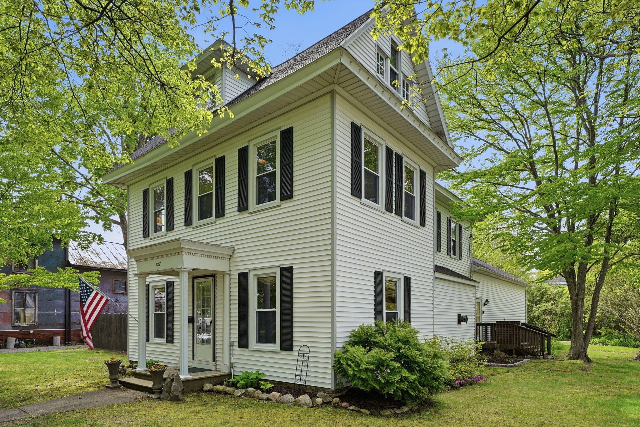 Primary property photo