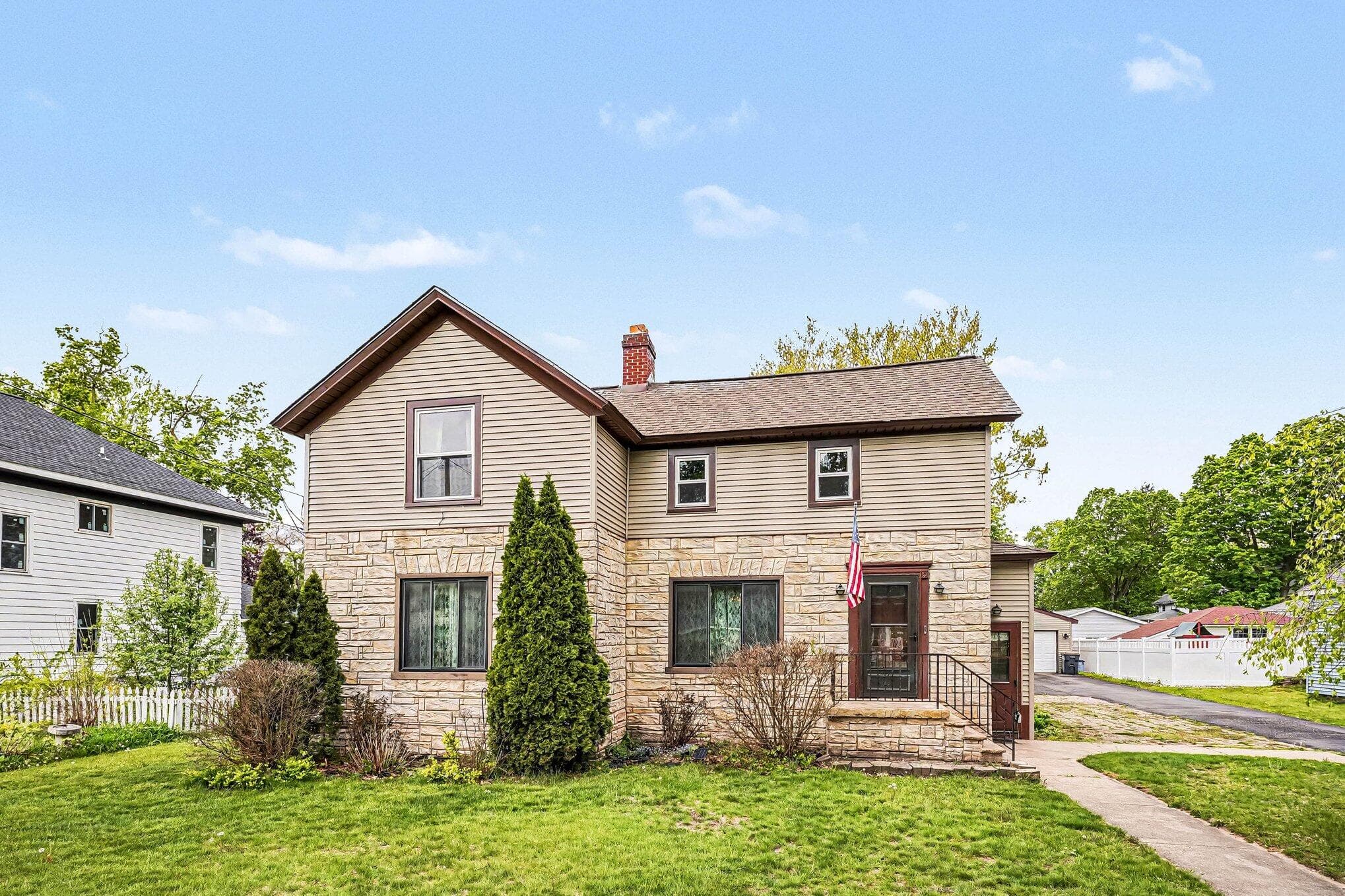 Primary property photo