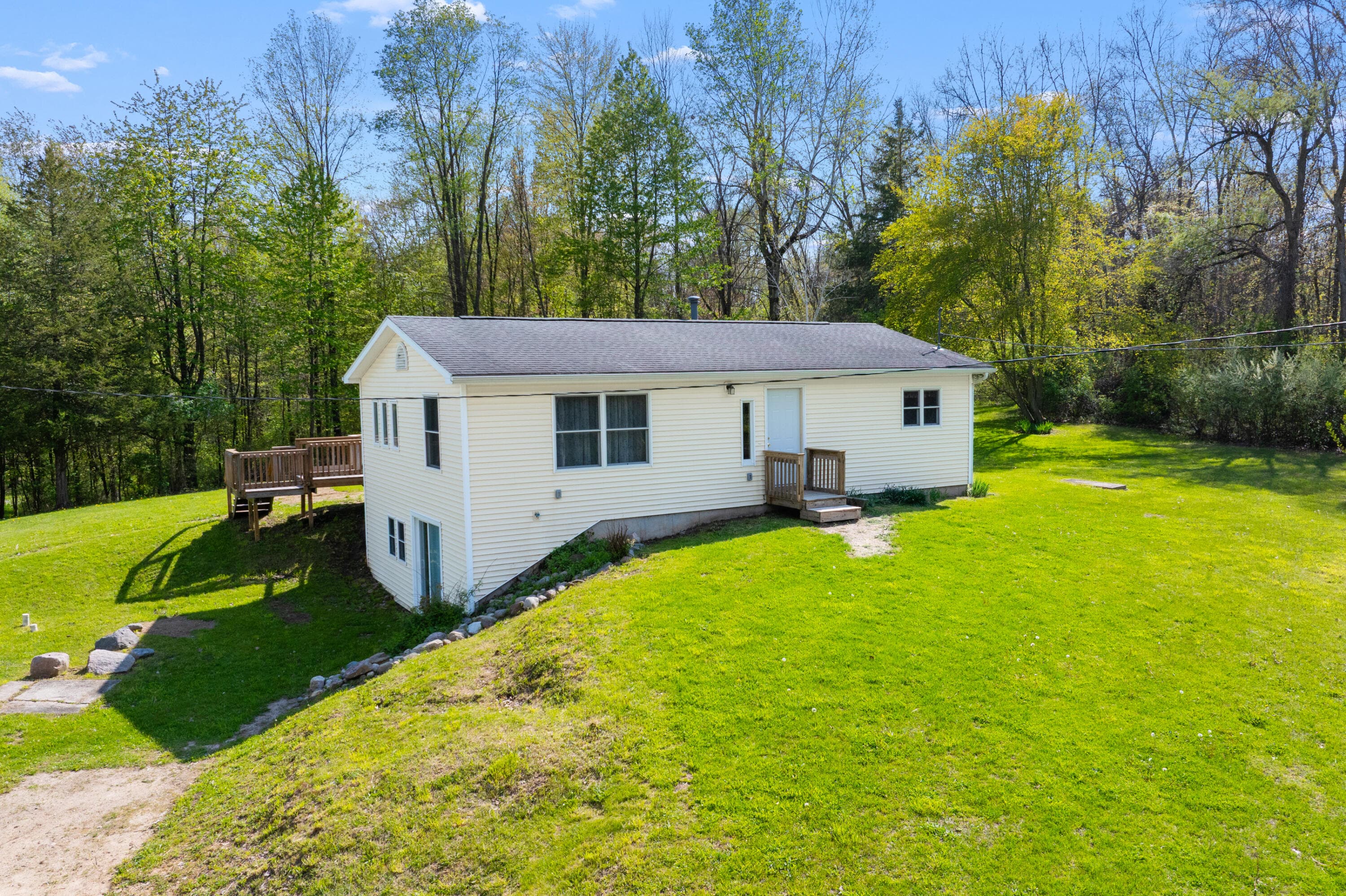 1707 Bristol Delton MI 49046