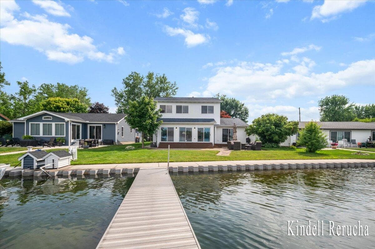 Primary property photo