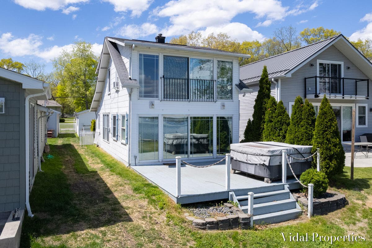 Primary property photo