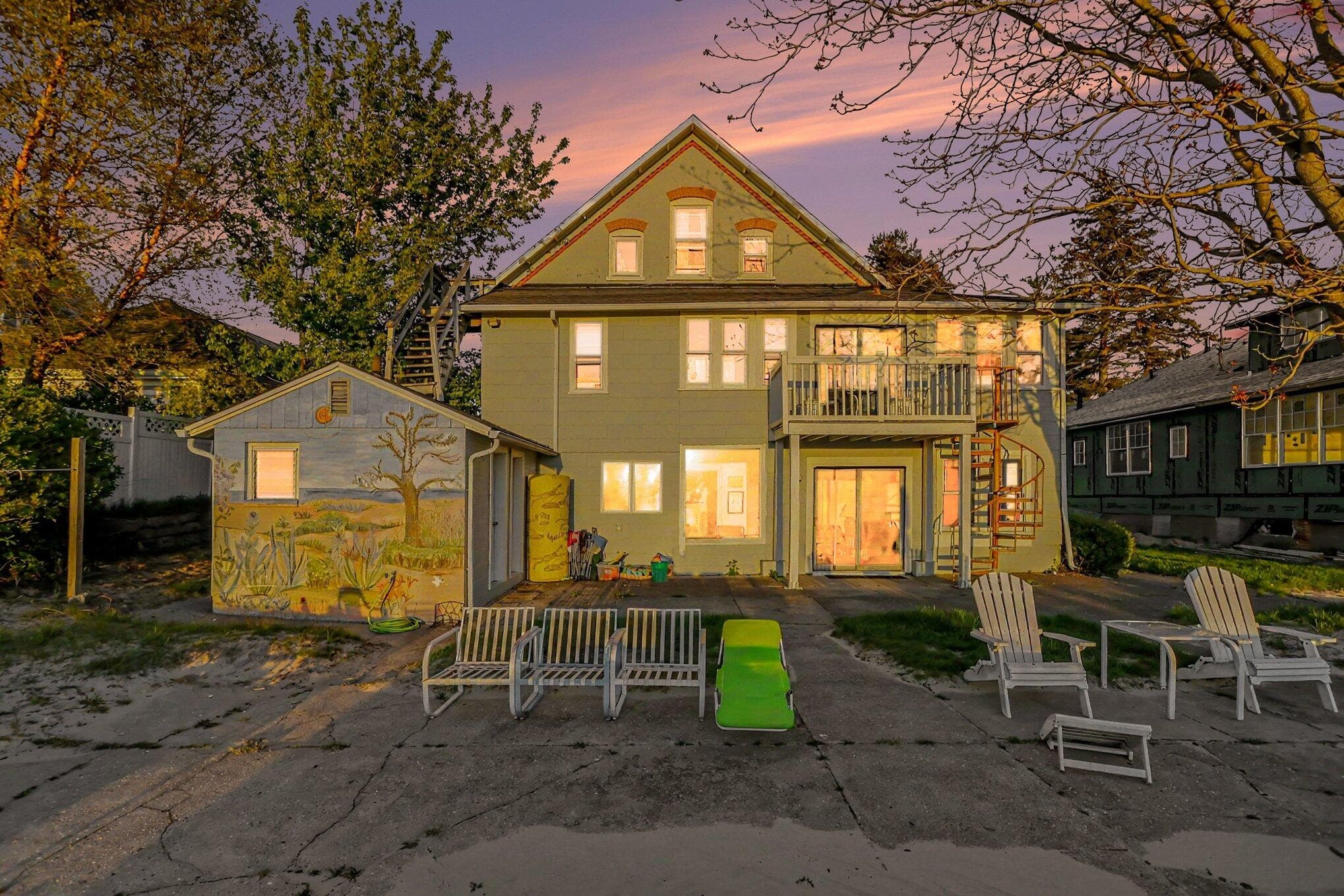 Primary property photo