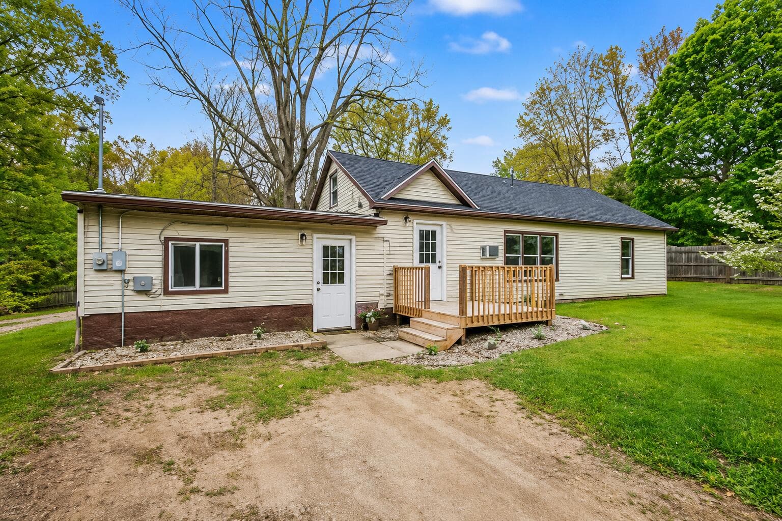 659 Academy Allegan MI 49010