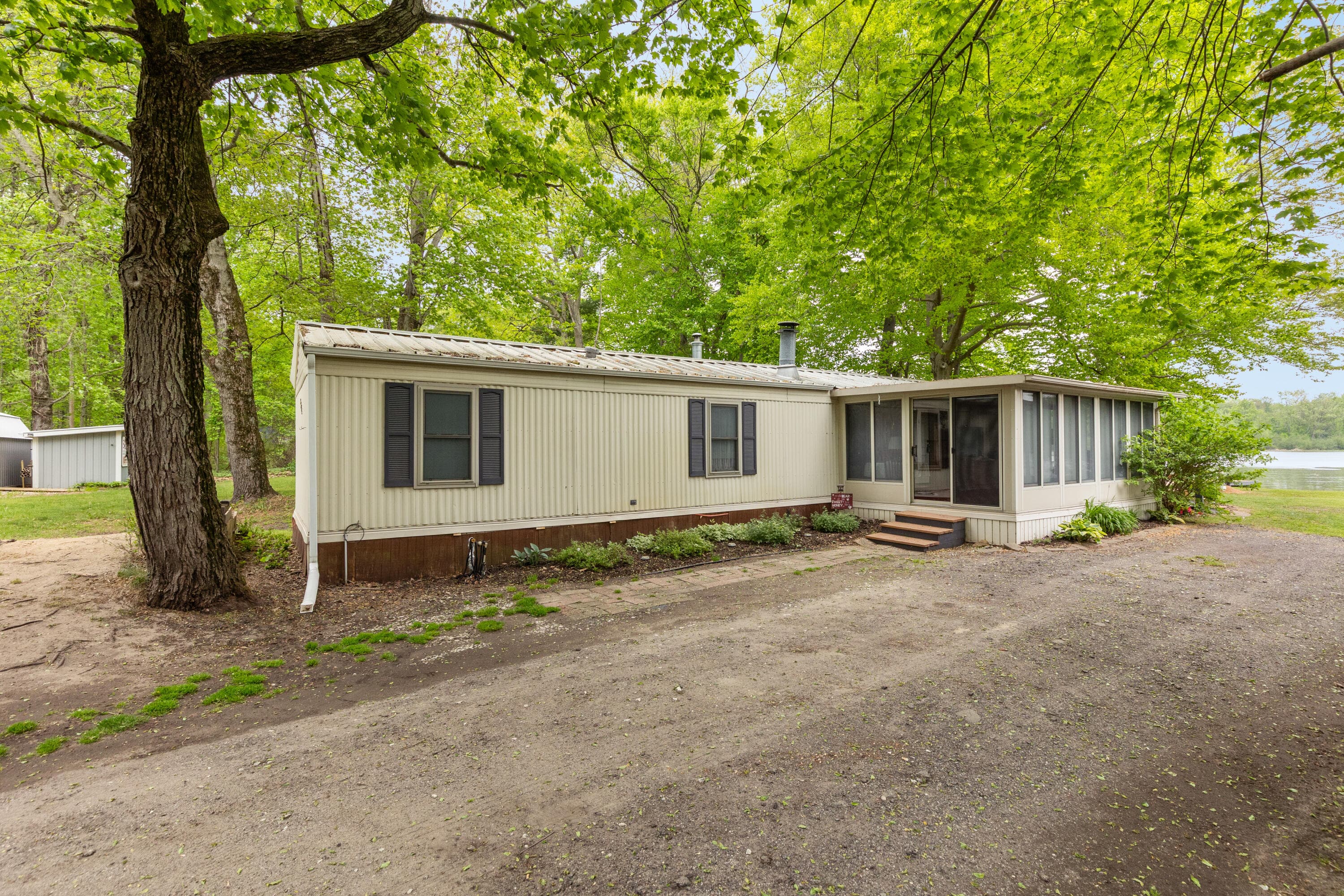 Primary property photo