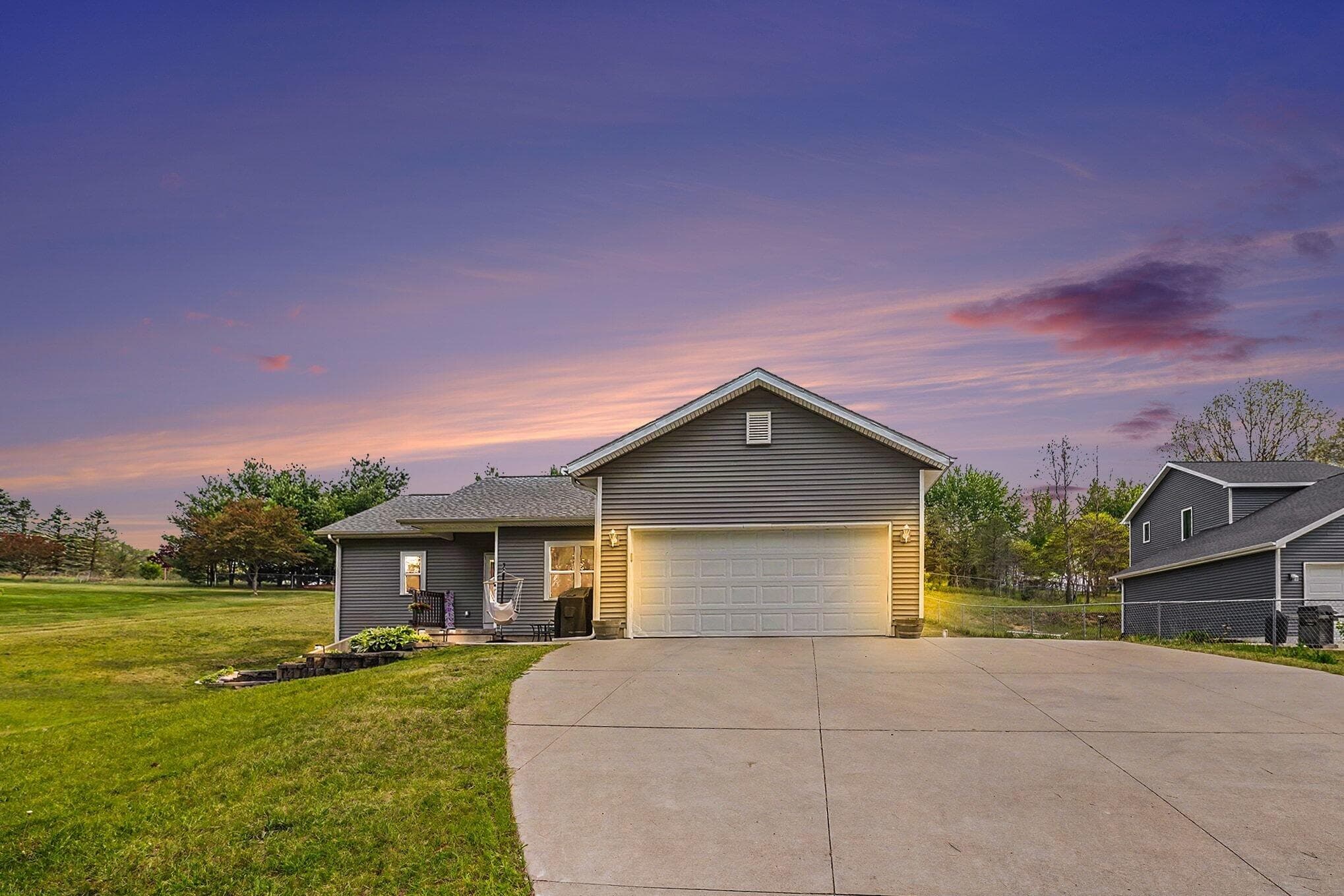 31800 Pine Ridge Lawton MI 49065