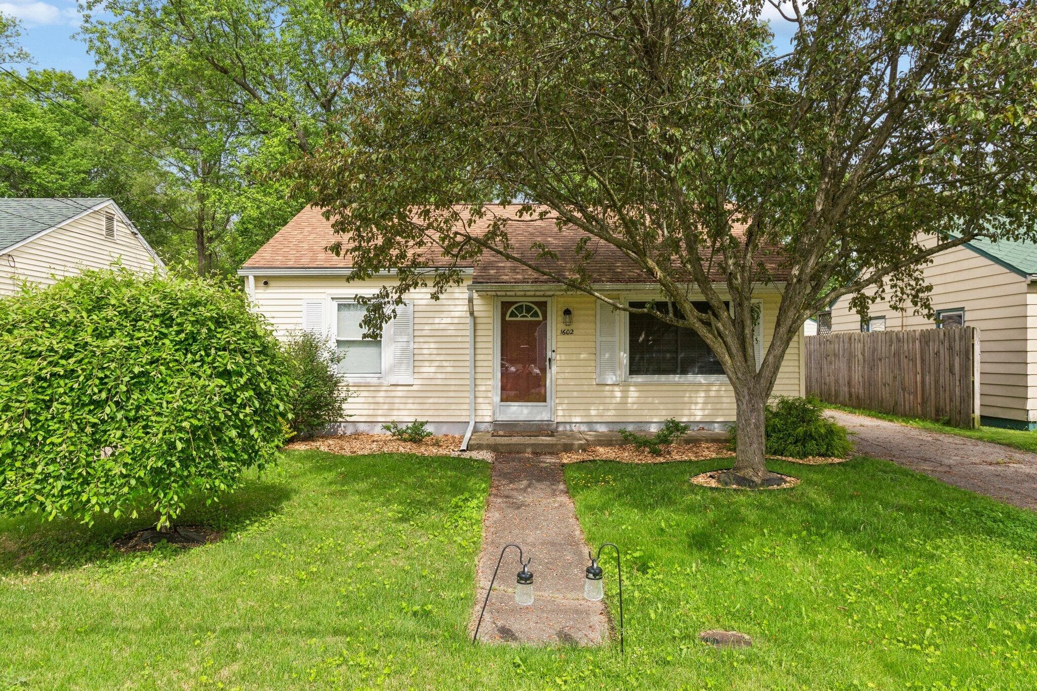 1602 Baker Kalamazoo MI 49048
