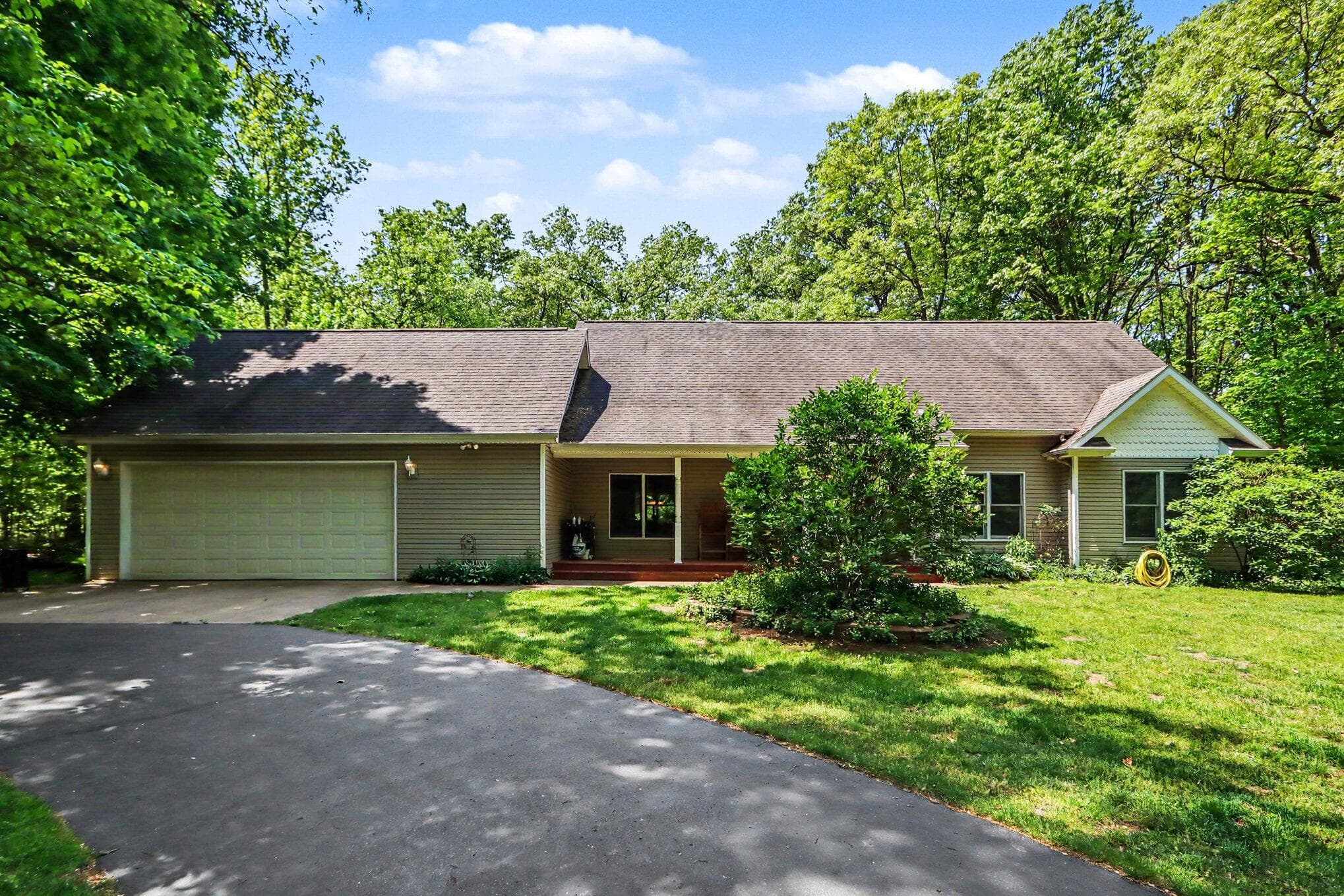 26805 Drape Lawton MI 49065