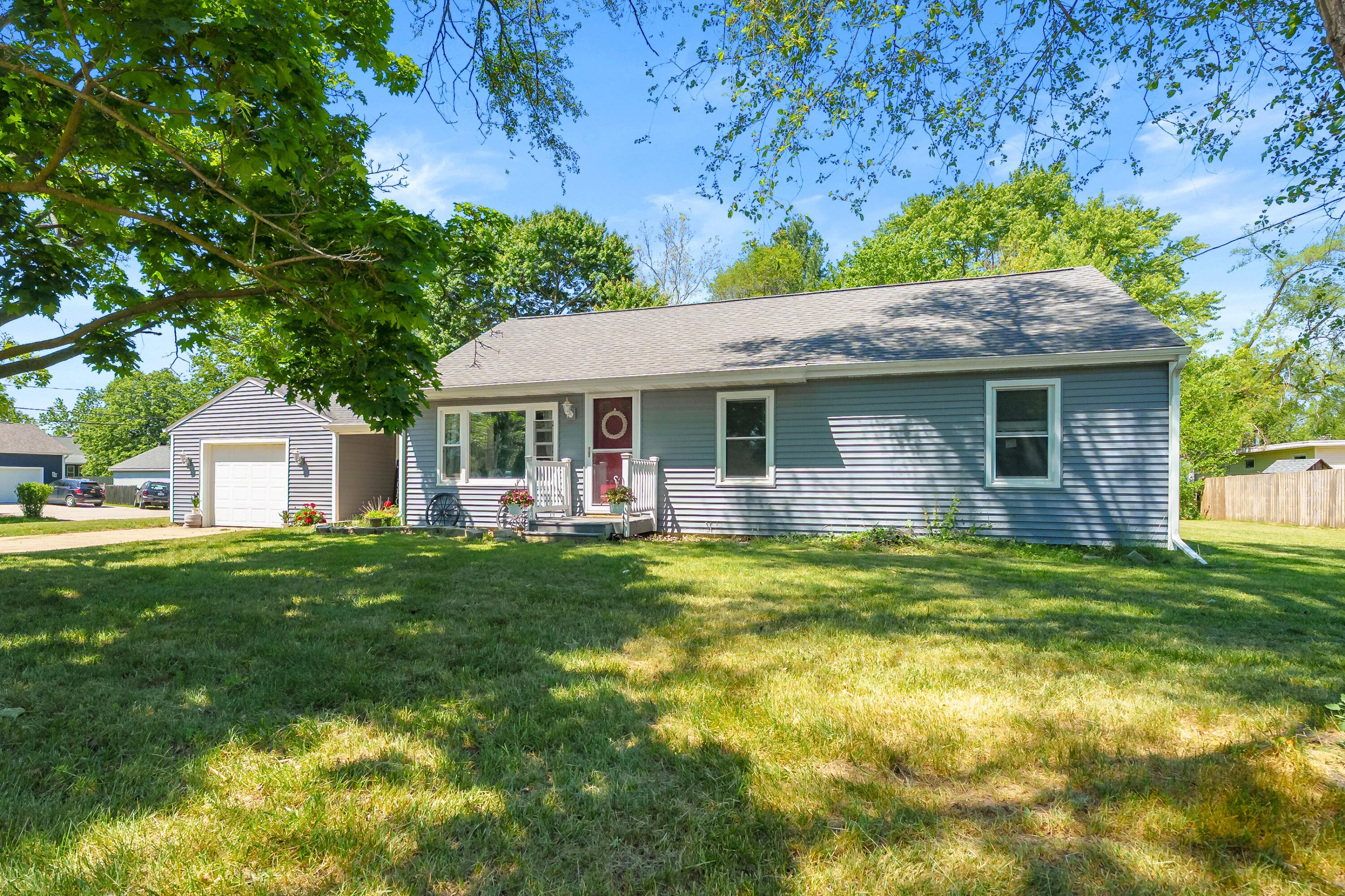 Primary property photo