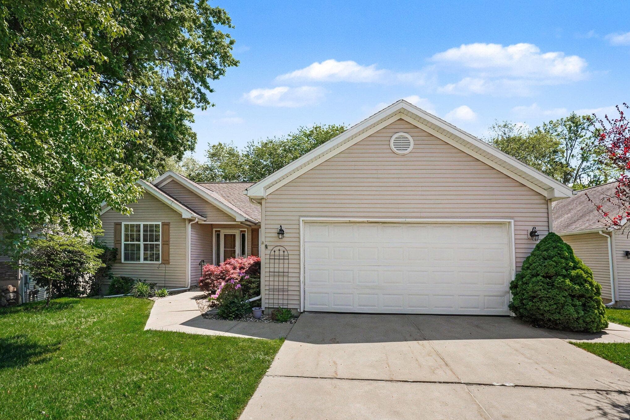 Primary property photo