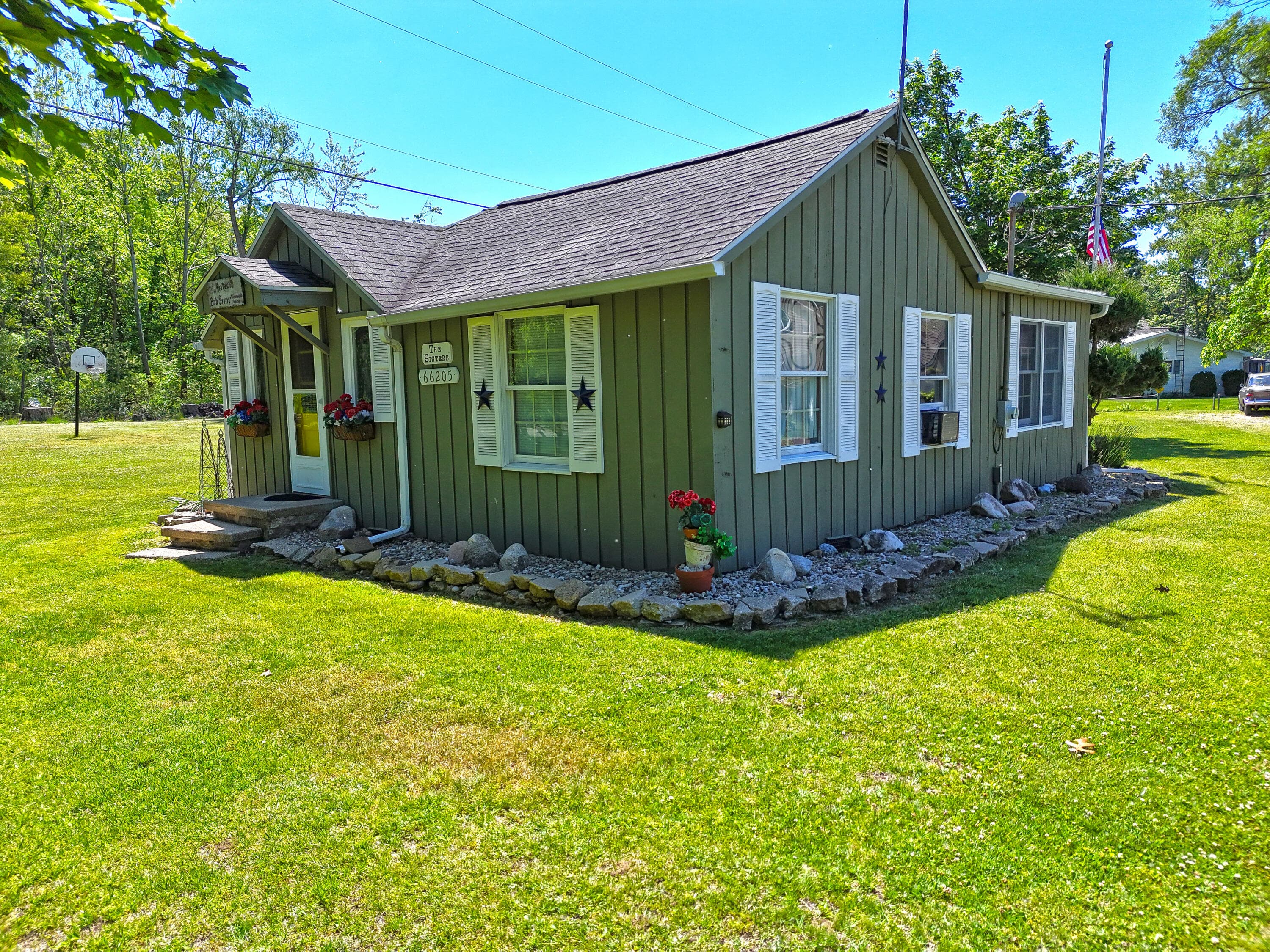 Primary property photo