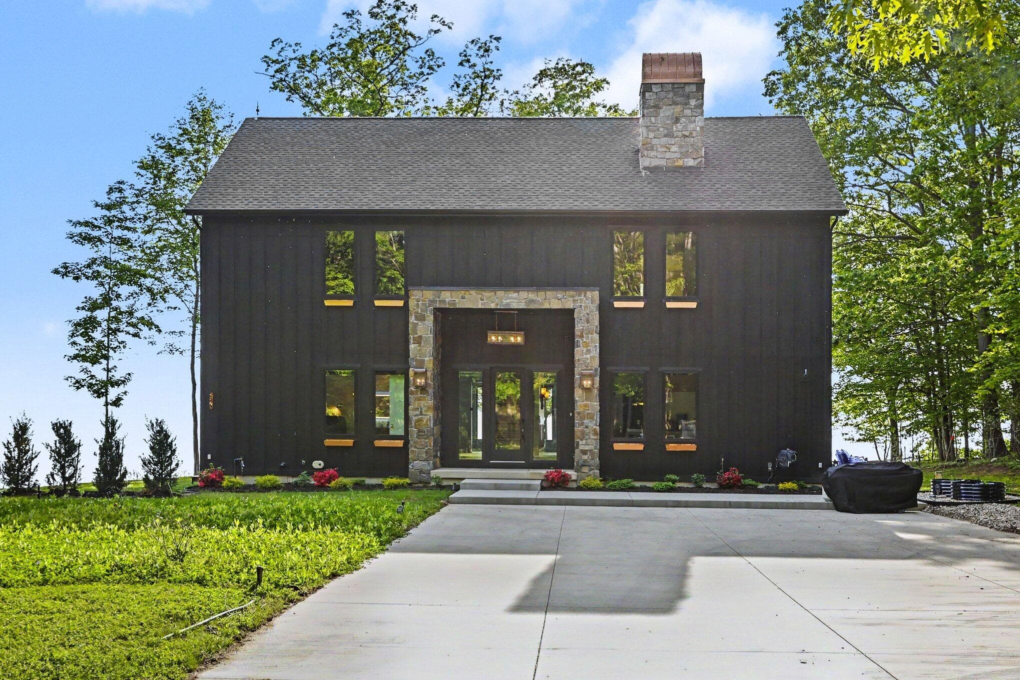Primary property photo