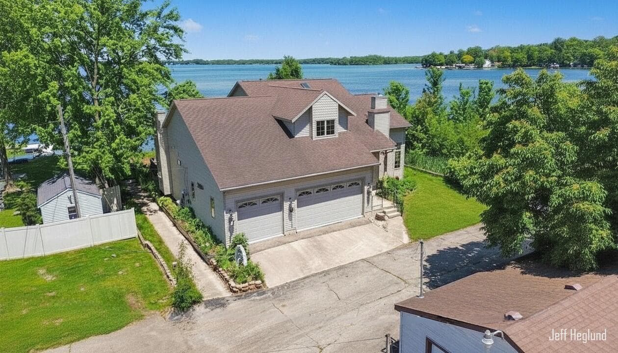 4211 Lynden Shelbyville MI 49344