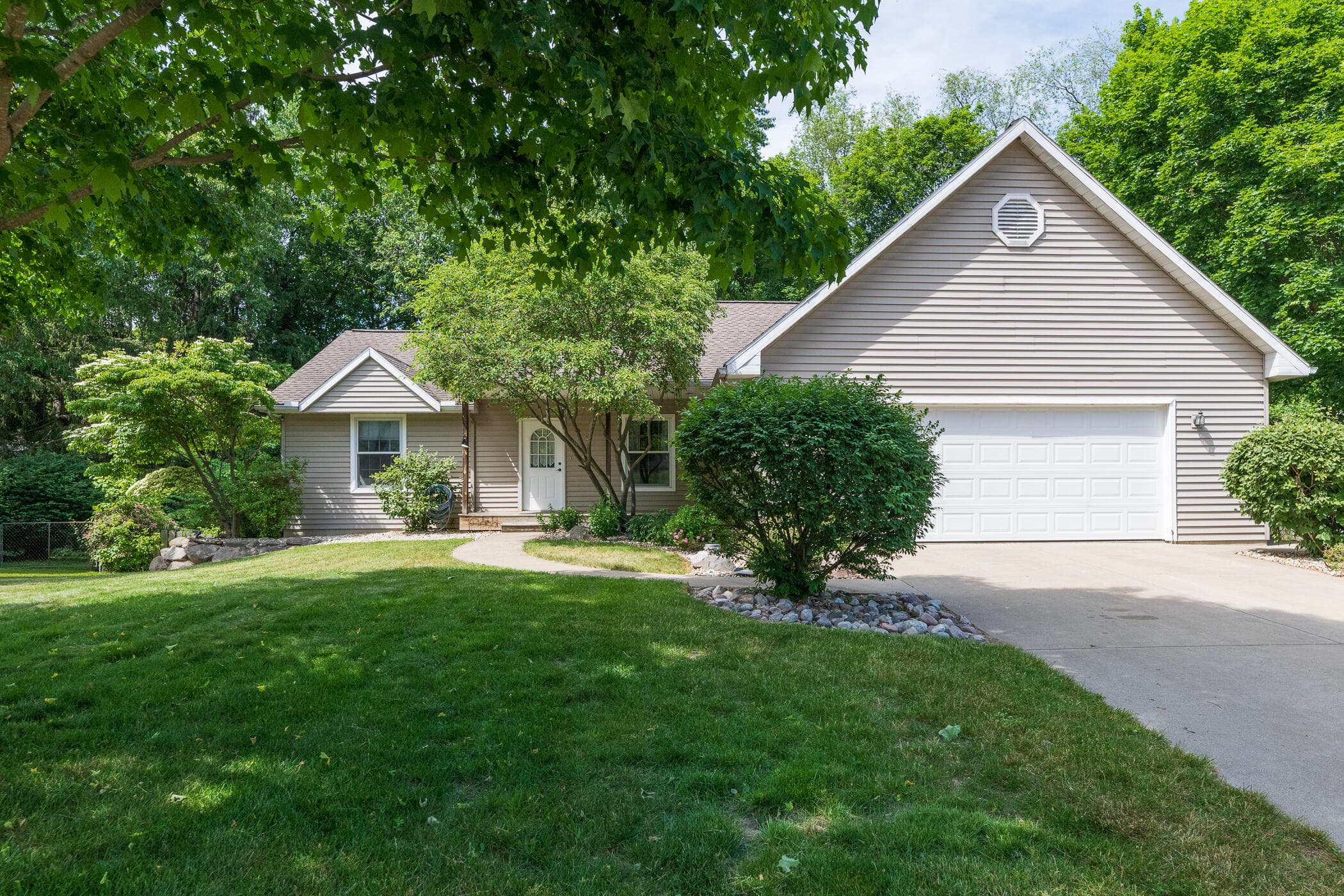 Primary property photo