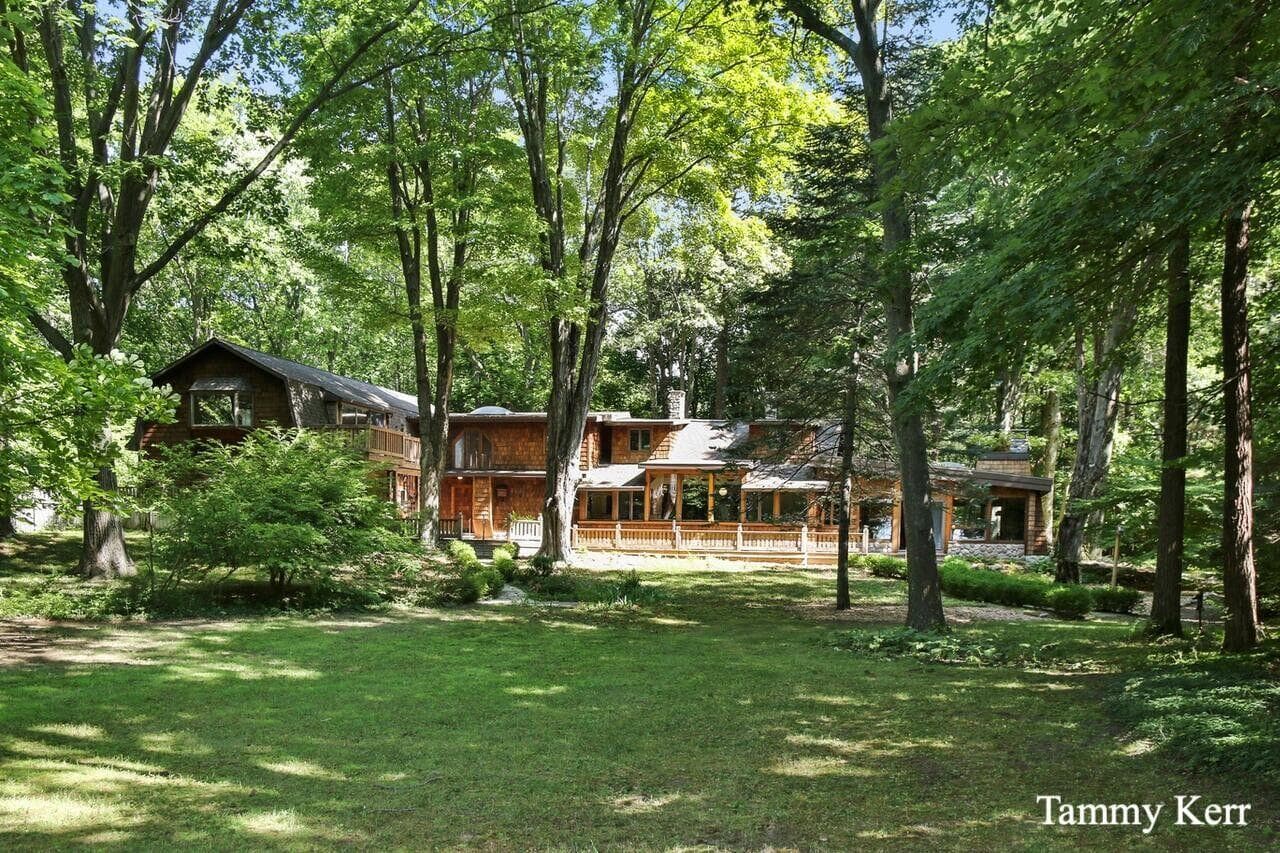 Primary property photo
