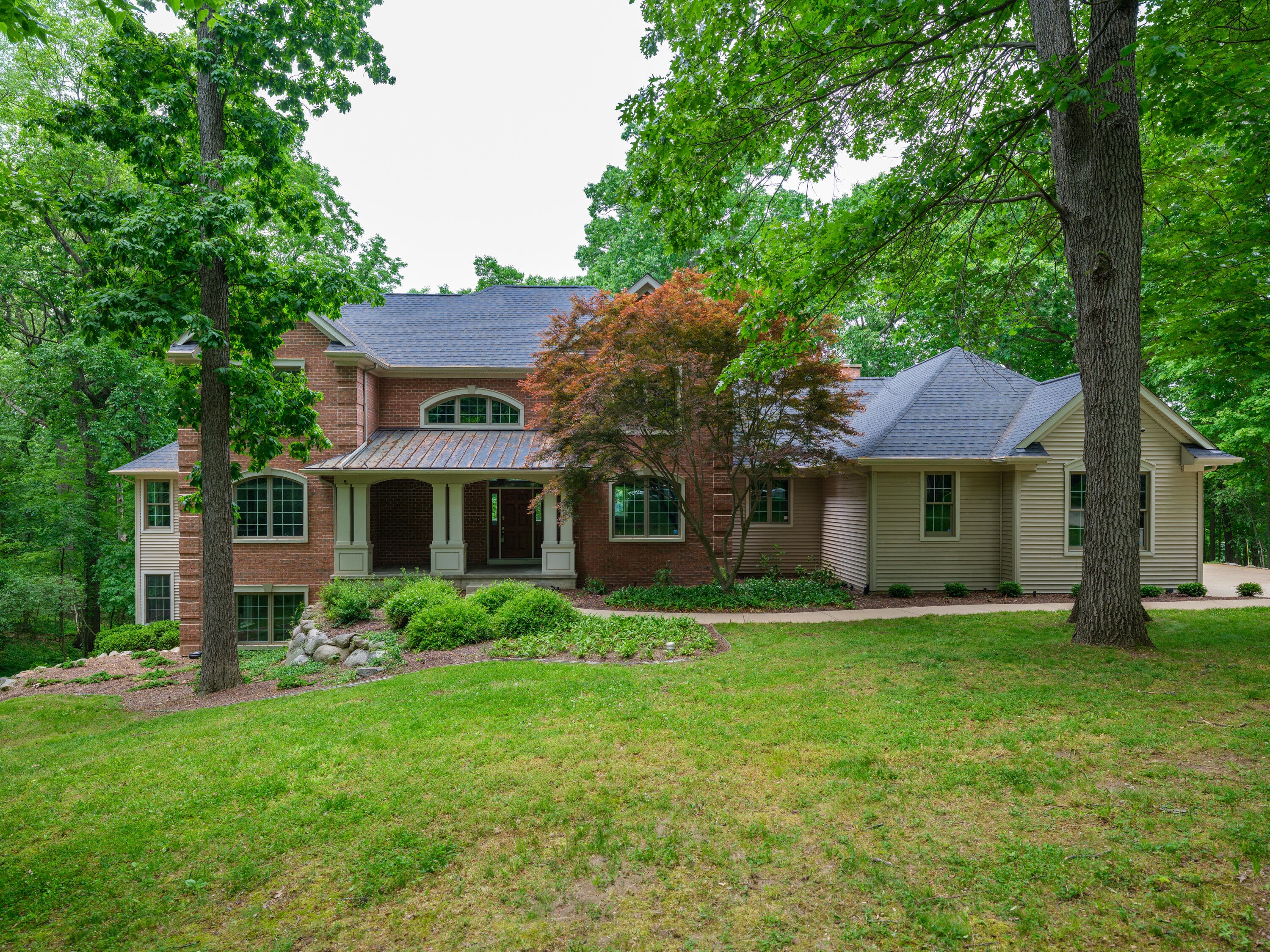 Primary property photo