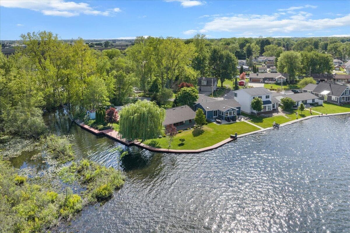 Primary property photo