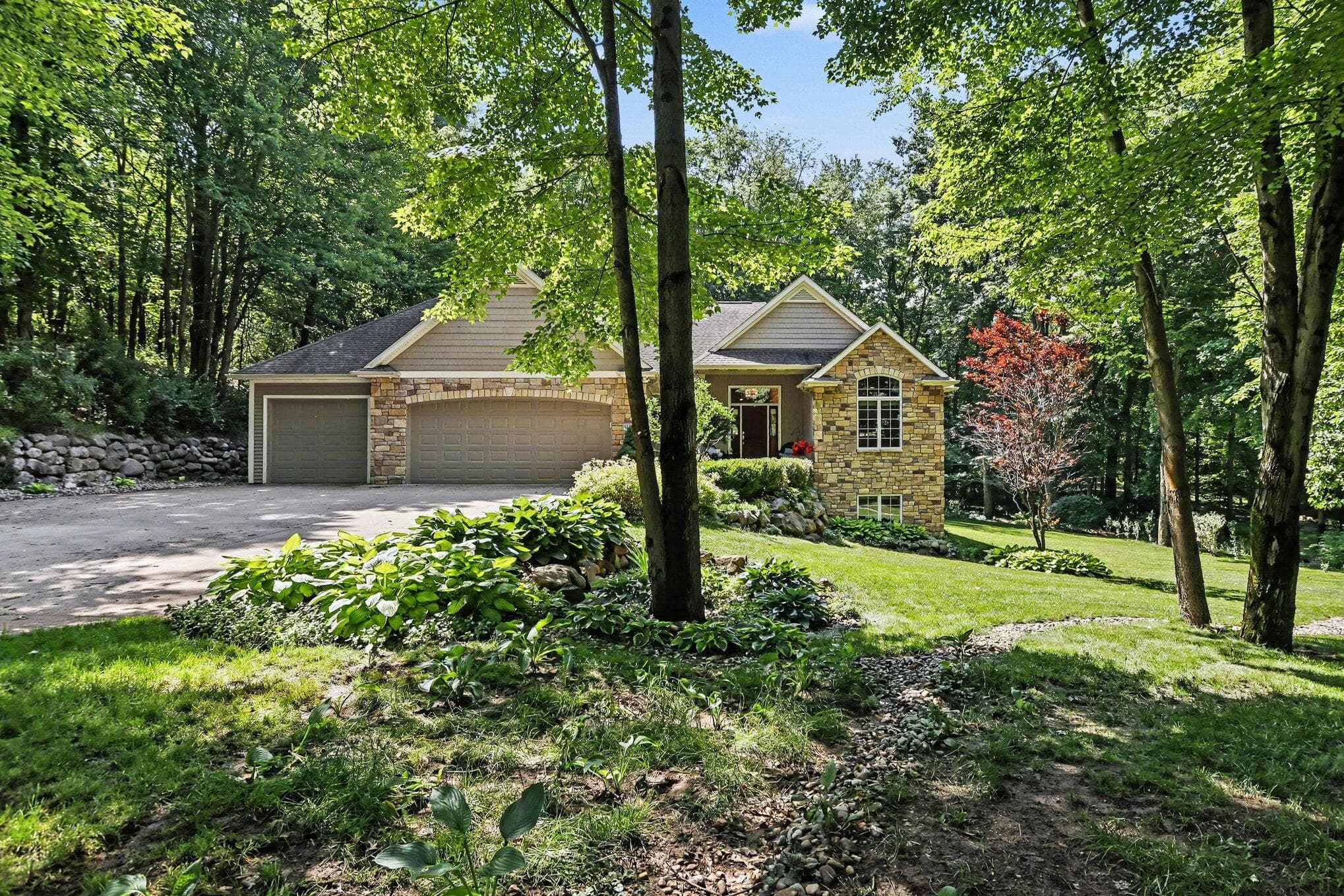 Primary property photo