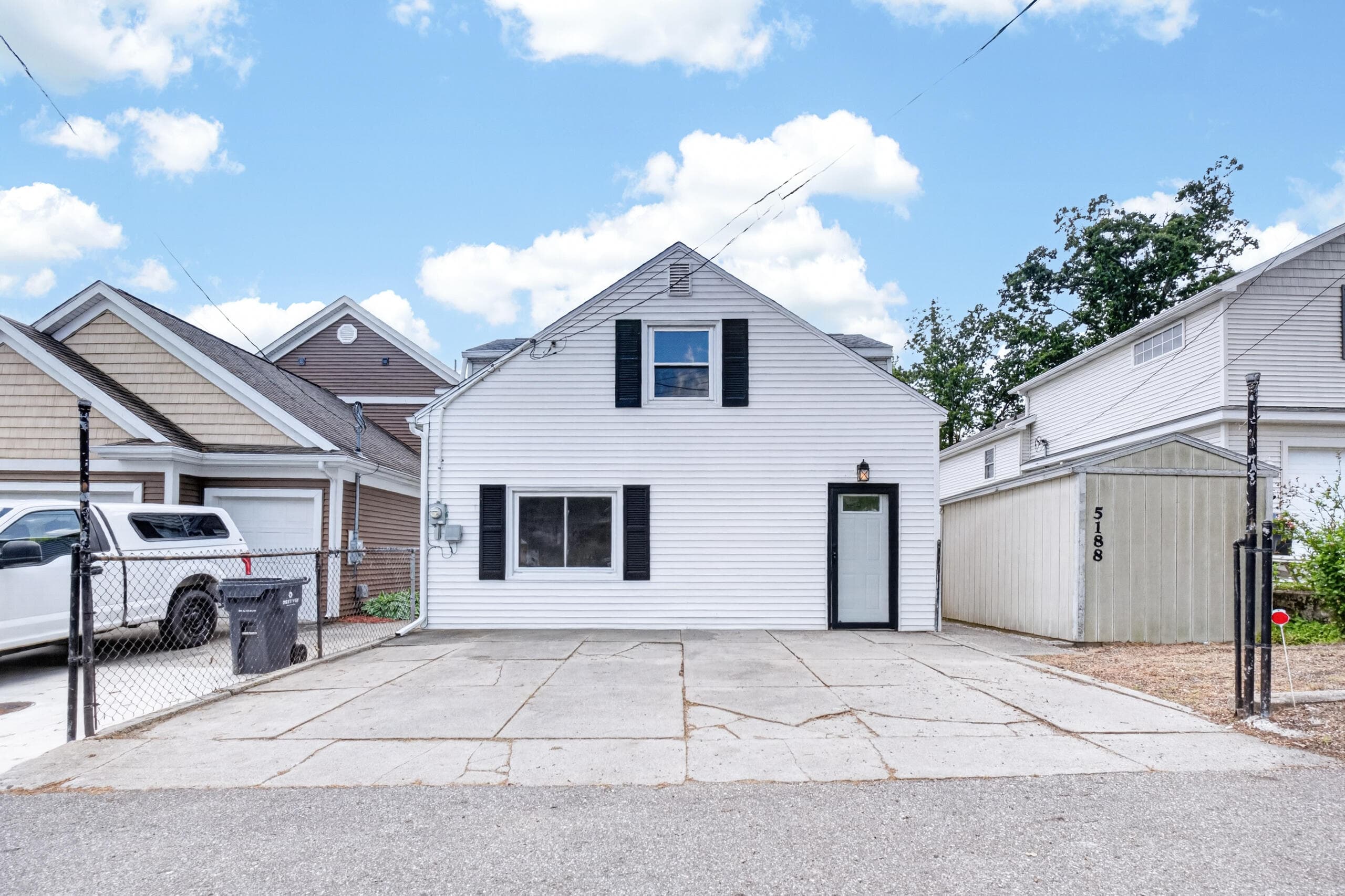 Primary property photo