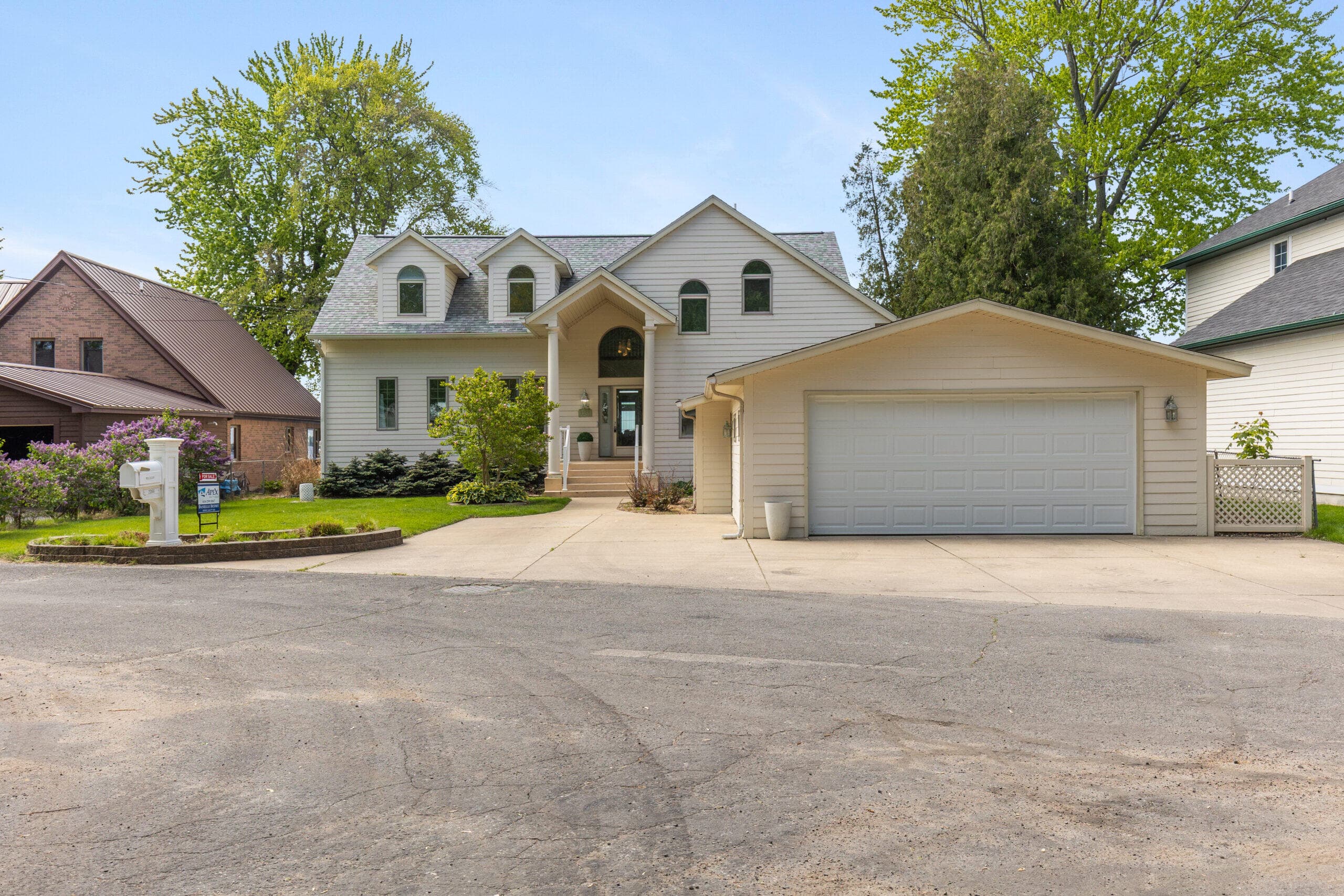 Primary property photo