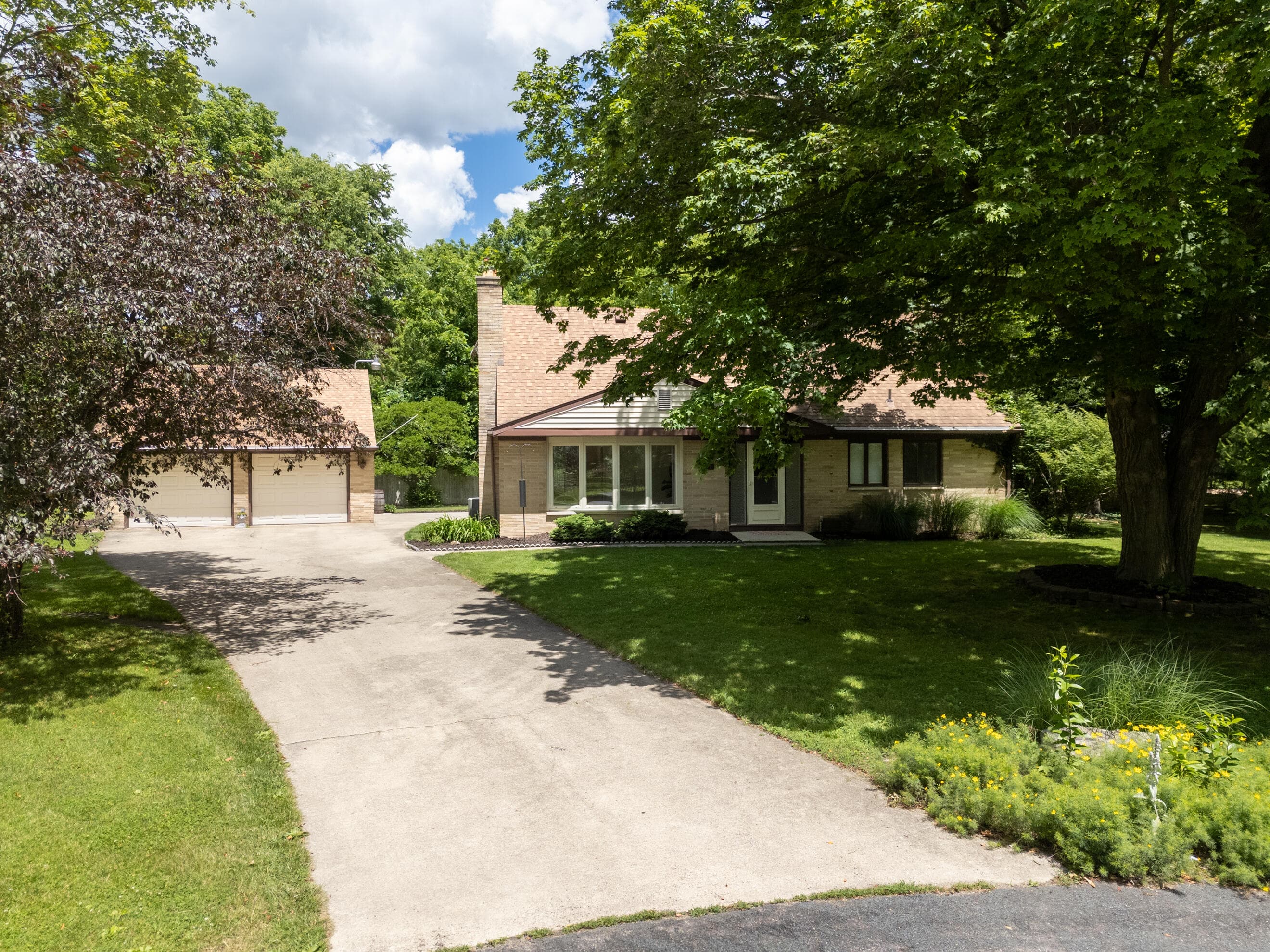 2121 Lakewood Kalamazoo MI 49001