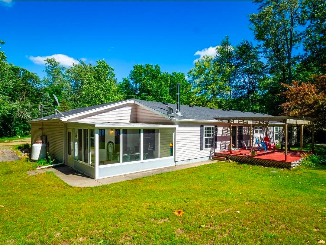 84 Thelen Gobles MI 49055