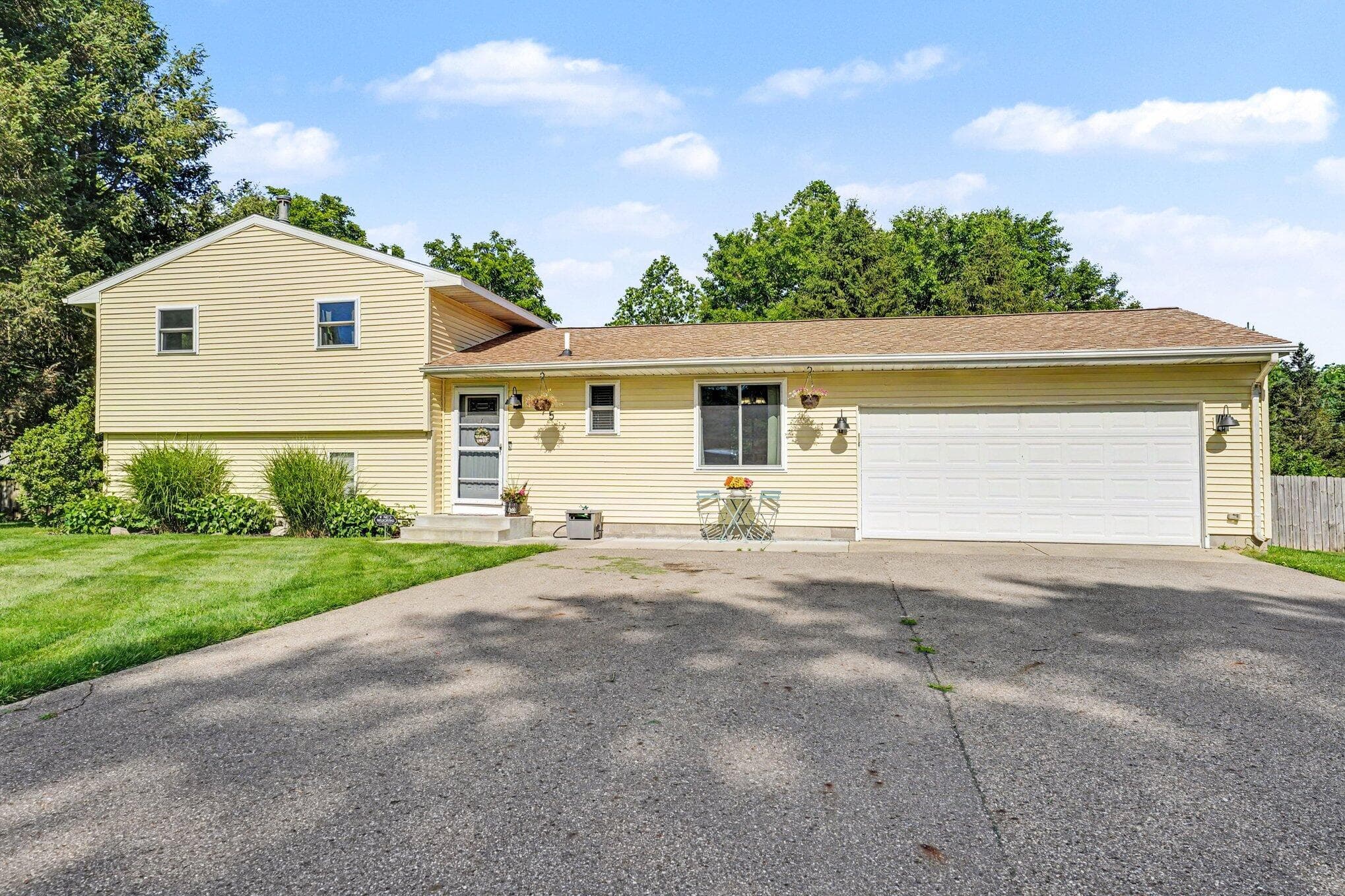 Primary property photo