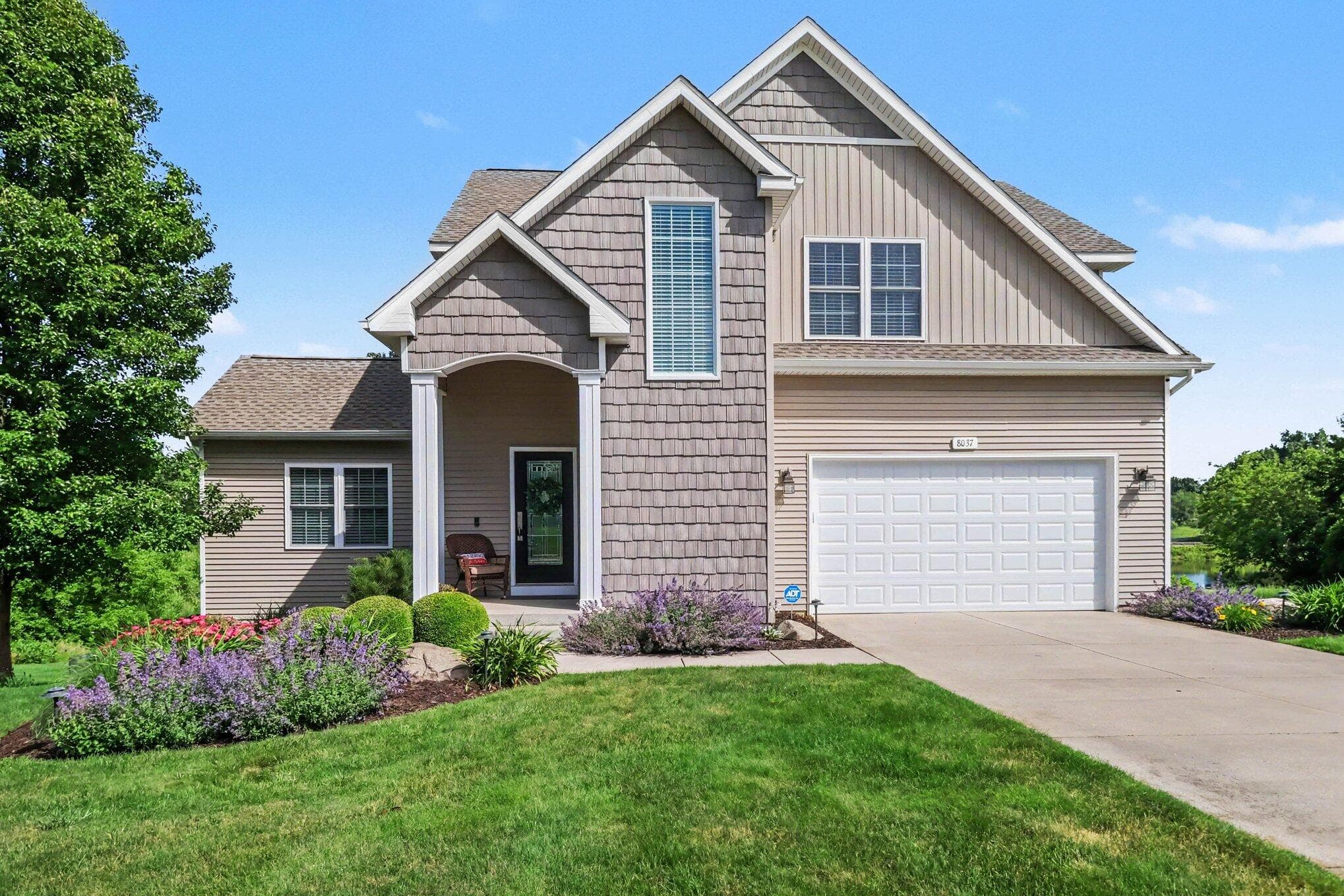 Primary property photo