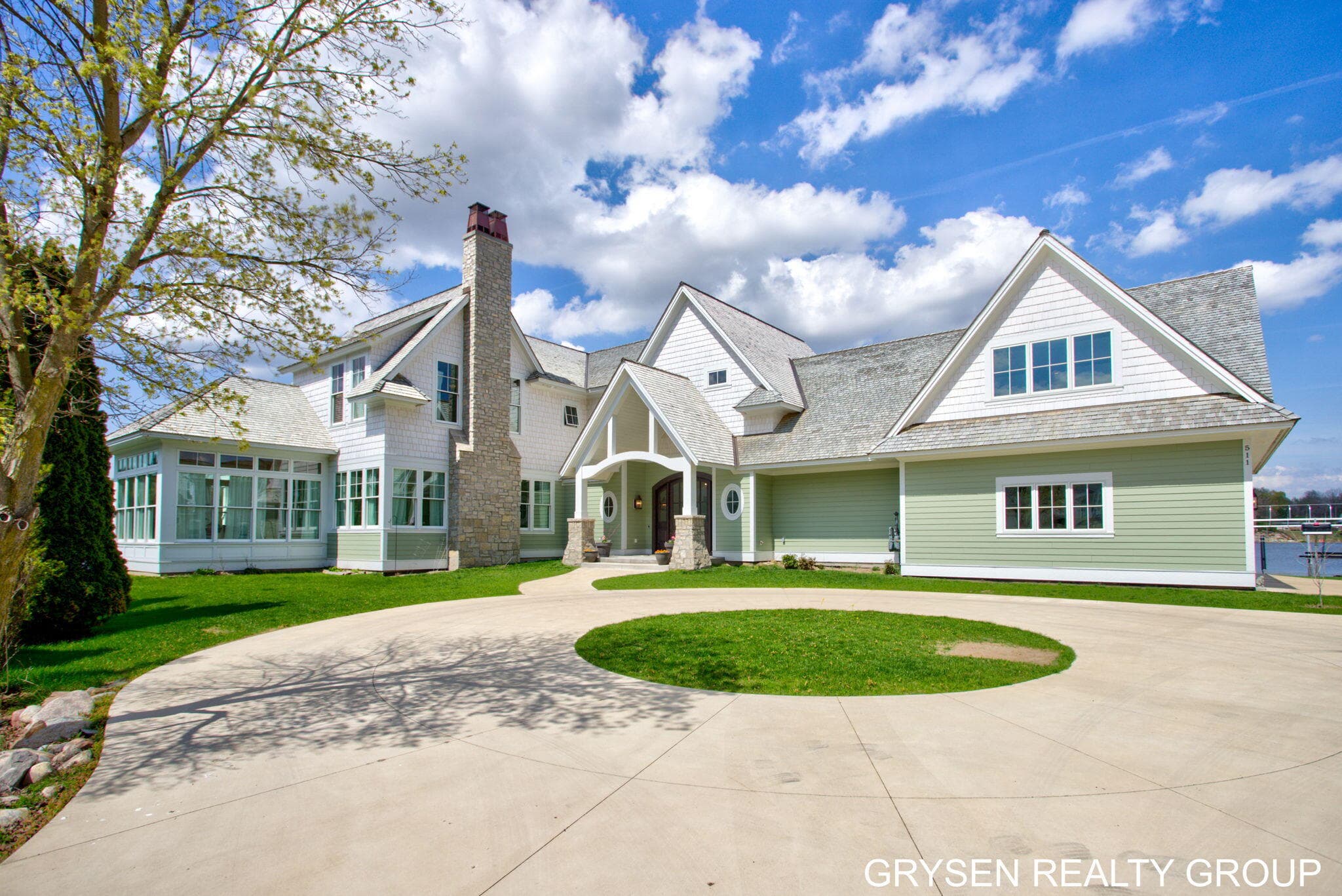 Primary property photo