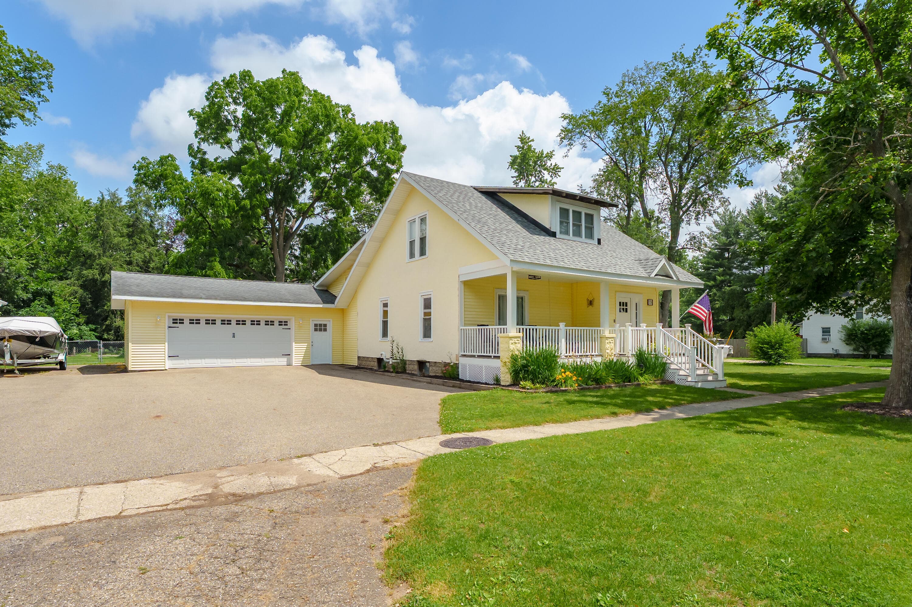 Primary property photo