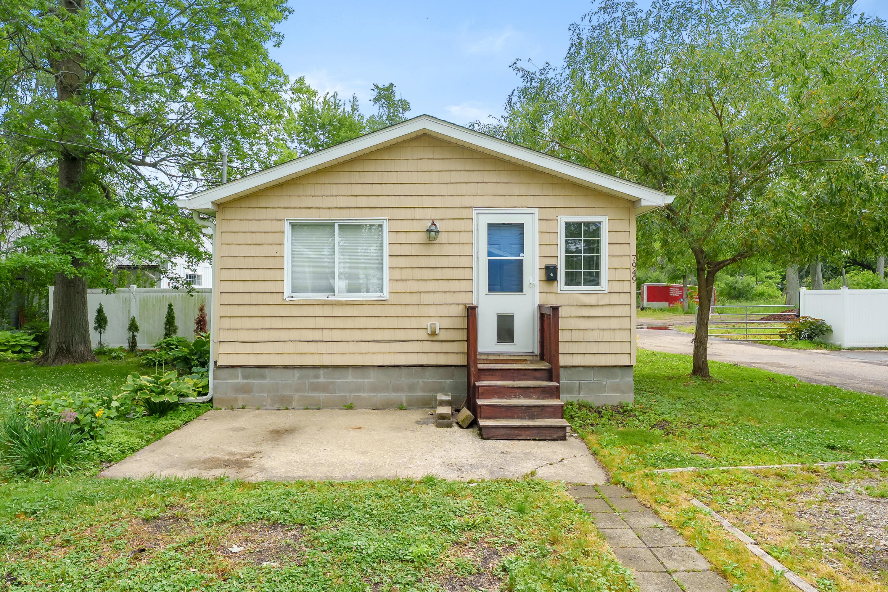7949 Oak Vicksburg MI 49097