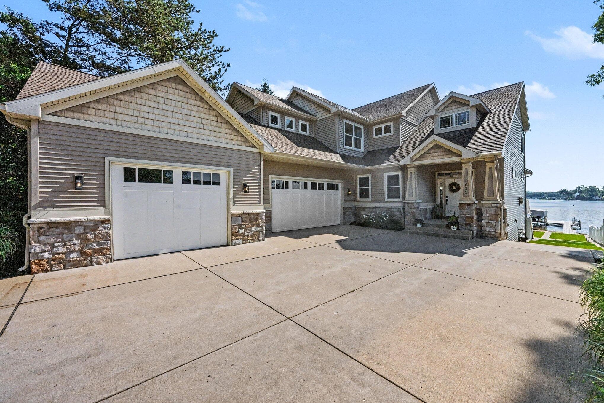 Primary property photo