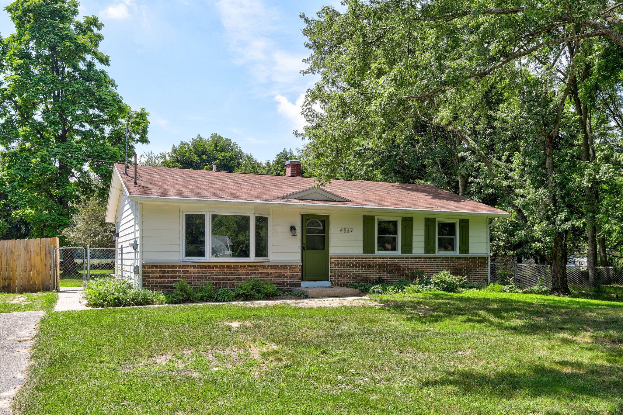Primary property photo