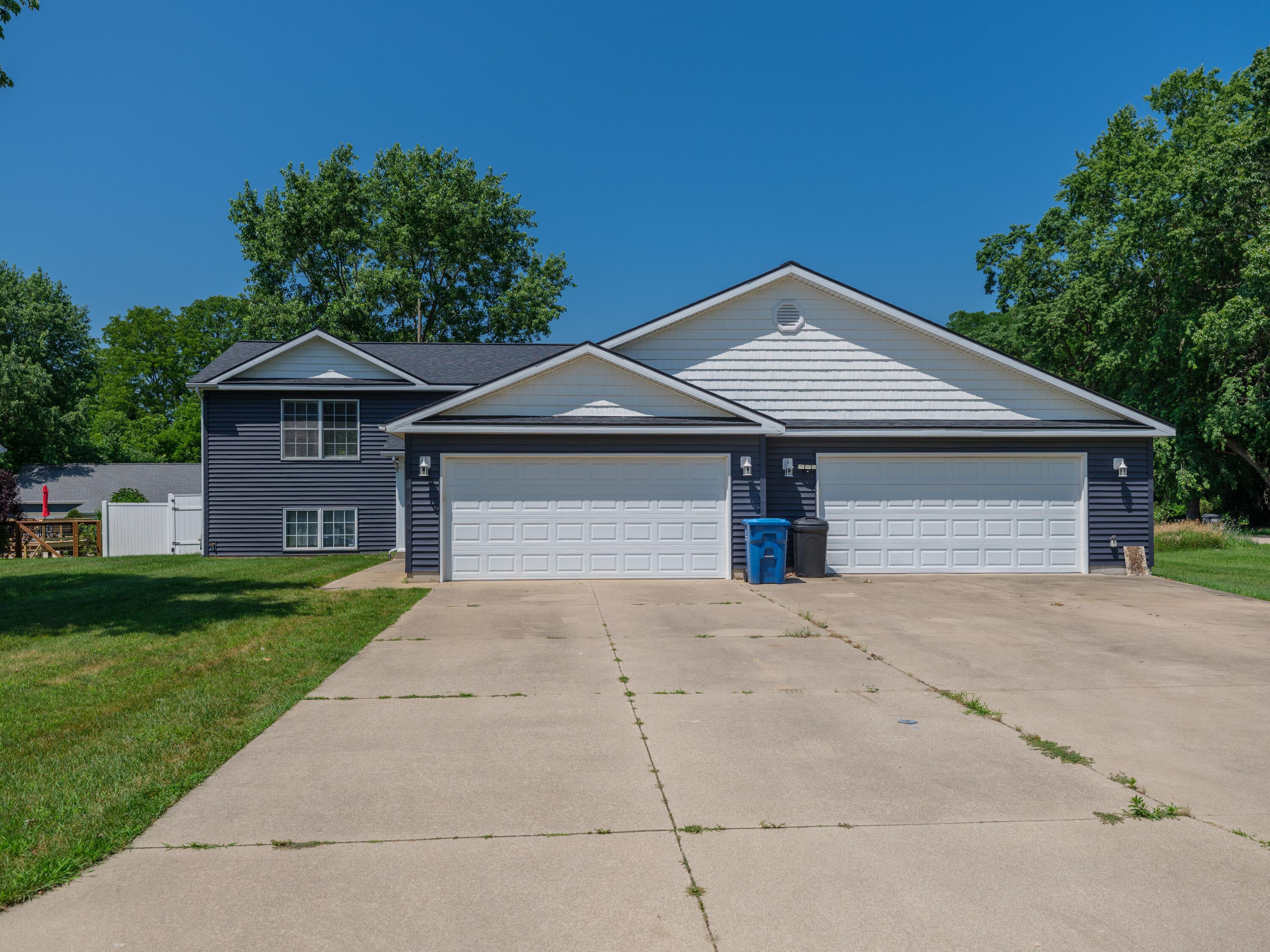 Primary property photo