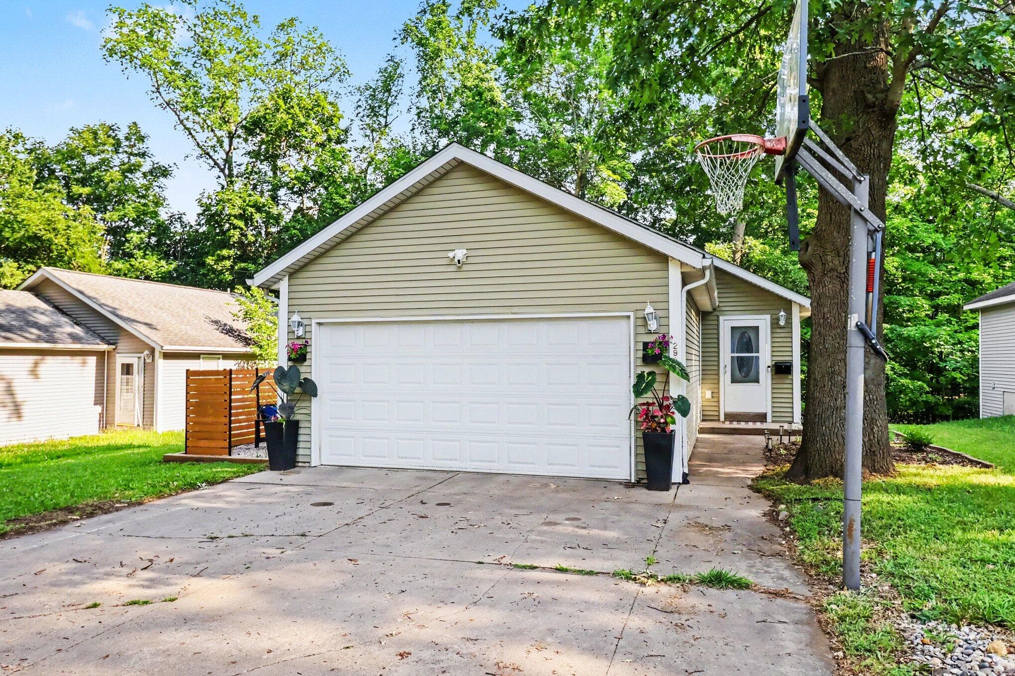 2909 Parkview Kalamazoo MI 49008
