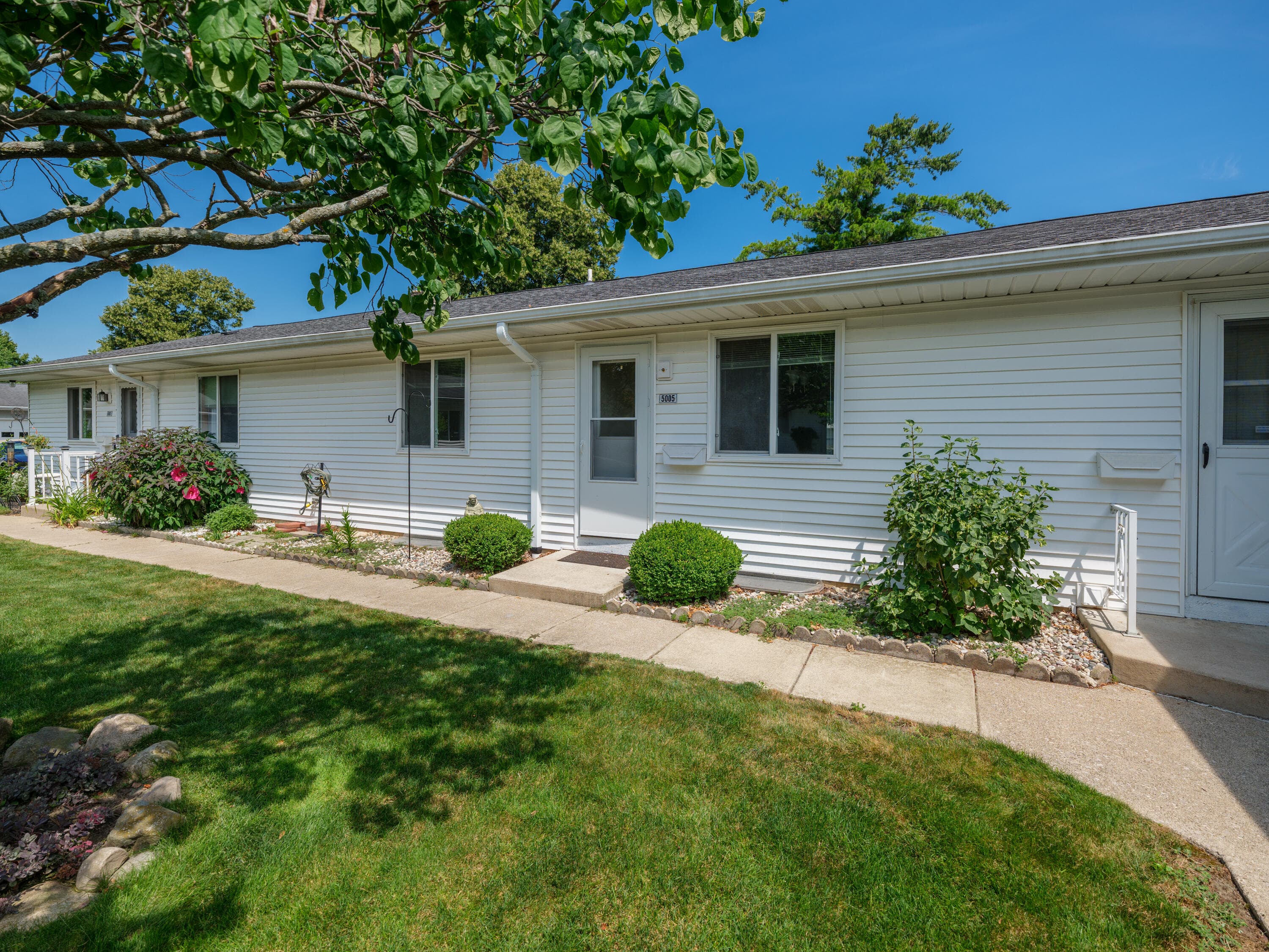 5005 Green Meadow Kalamazoo MI 49009