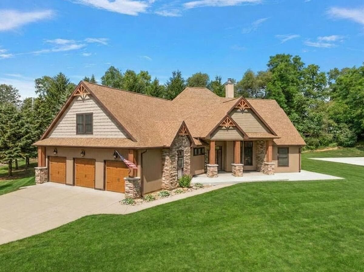 Primary property photo