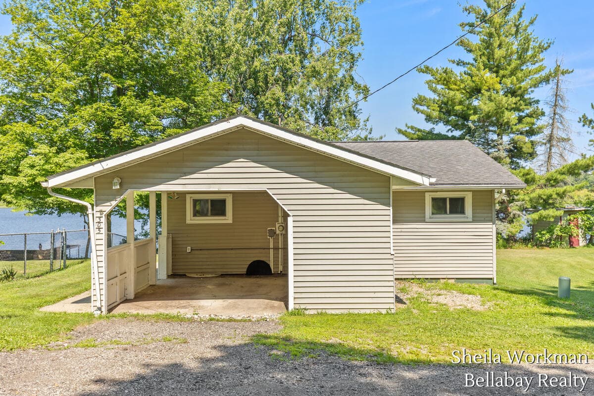 305 Clear Lake Dowling MI 49050