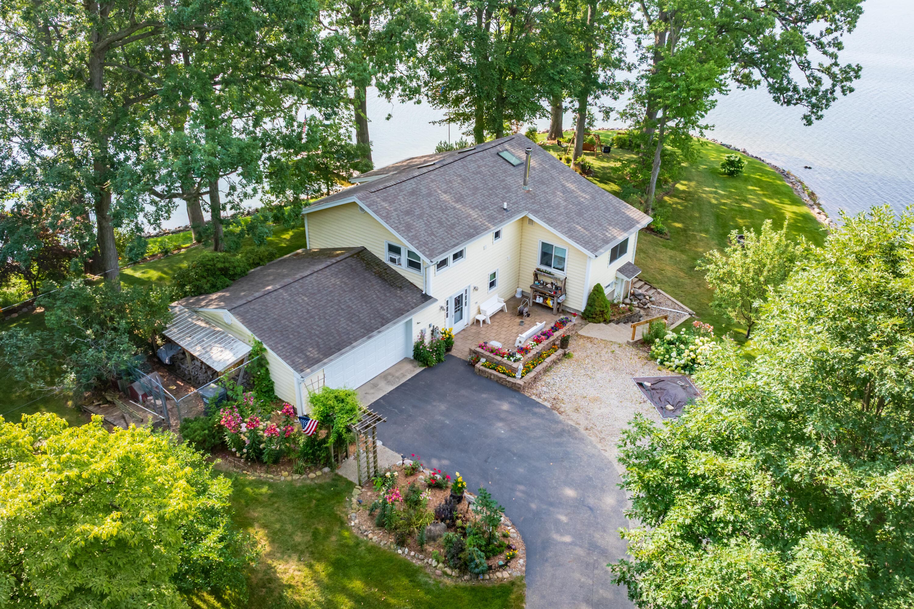 12101 Oakridge Plainwell MI 49080