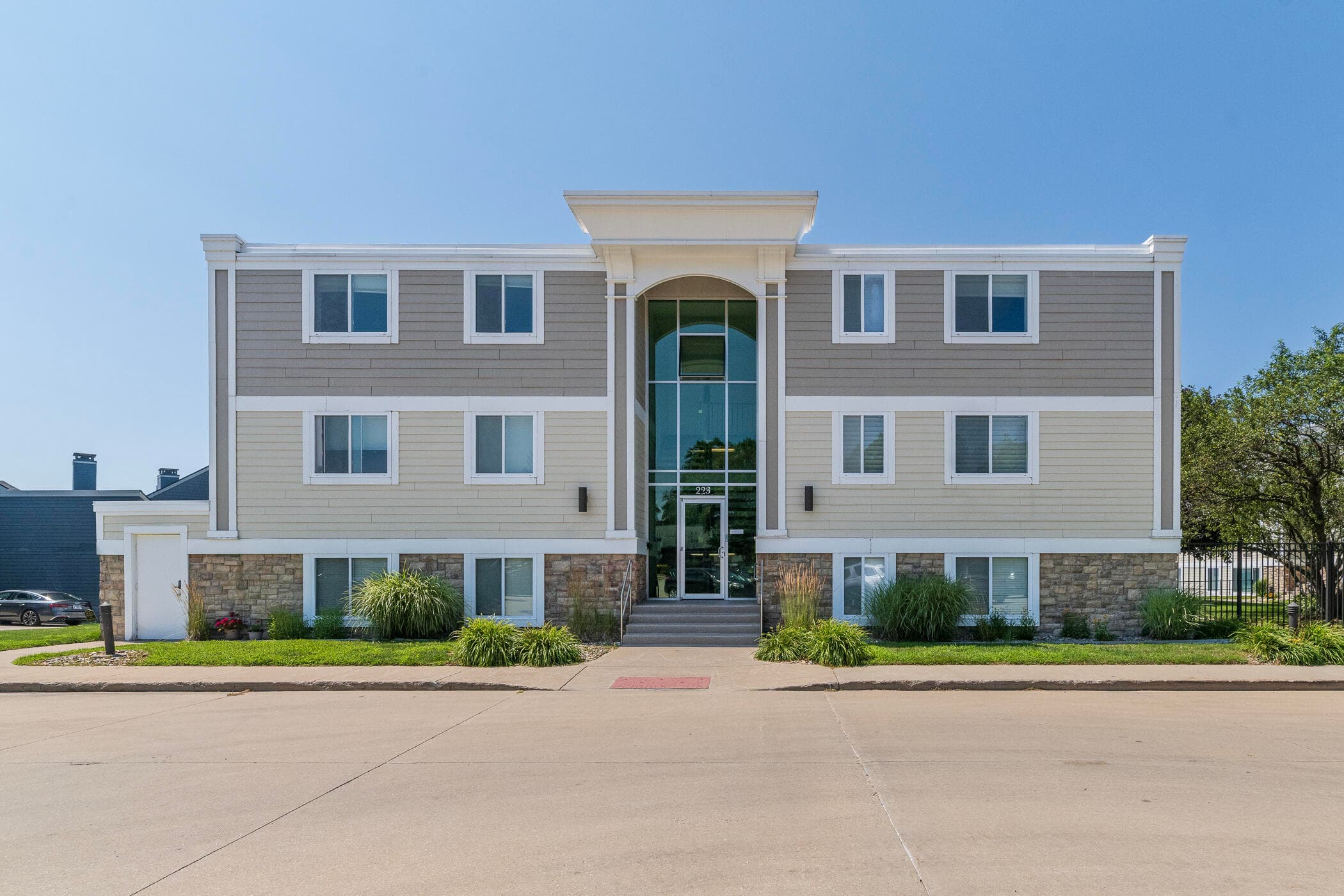 Primary property photo