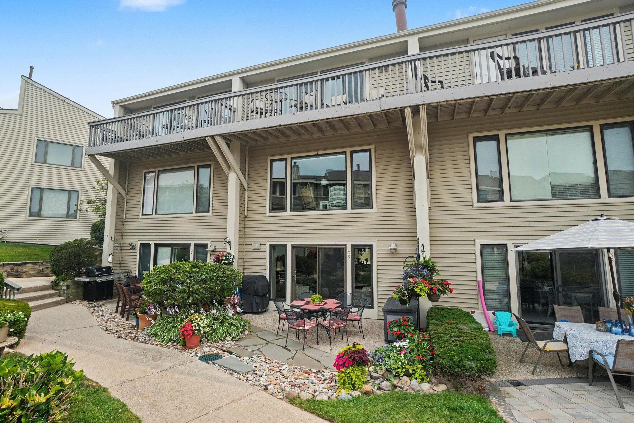Primary property photo