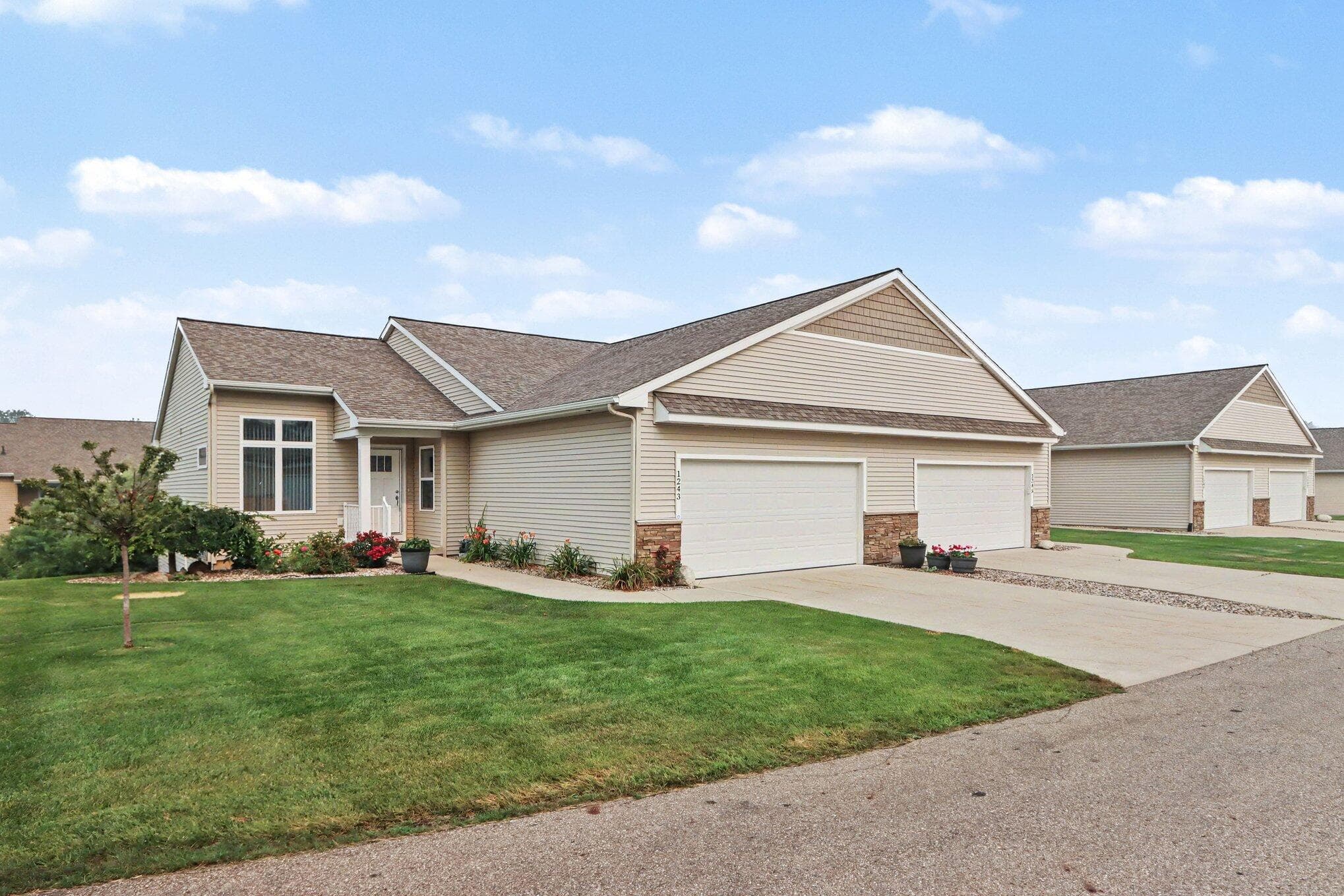 1243 Village Kalamazoo MI 49009