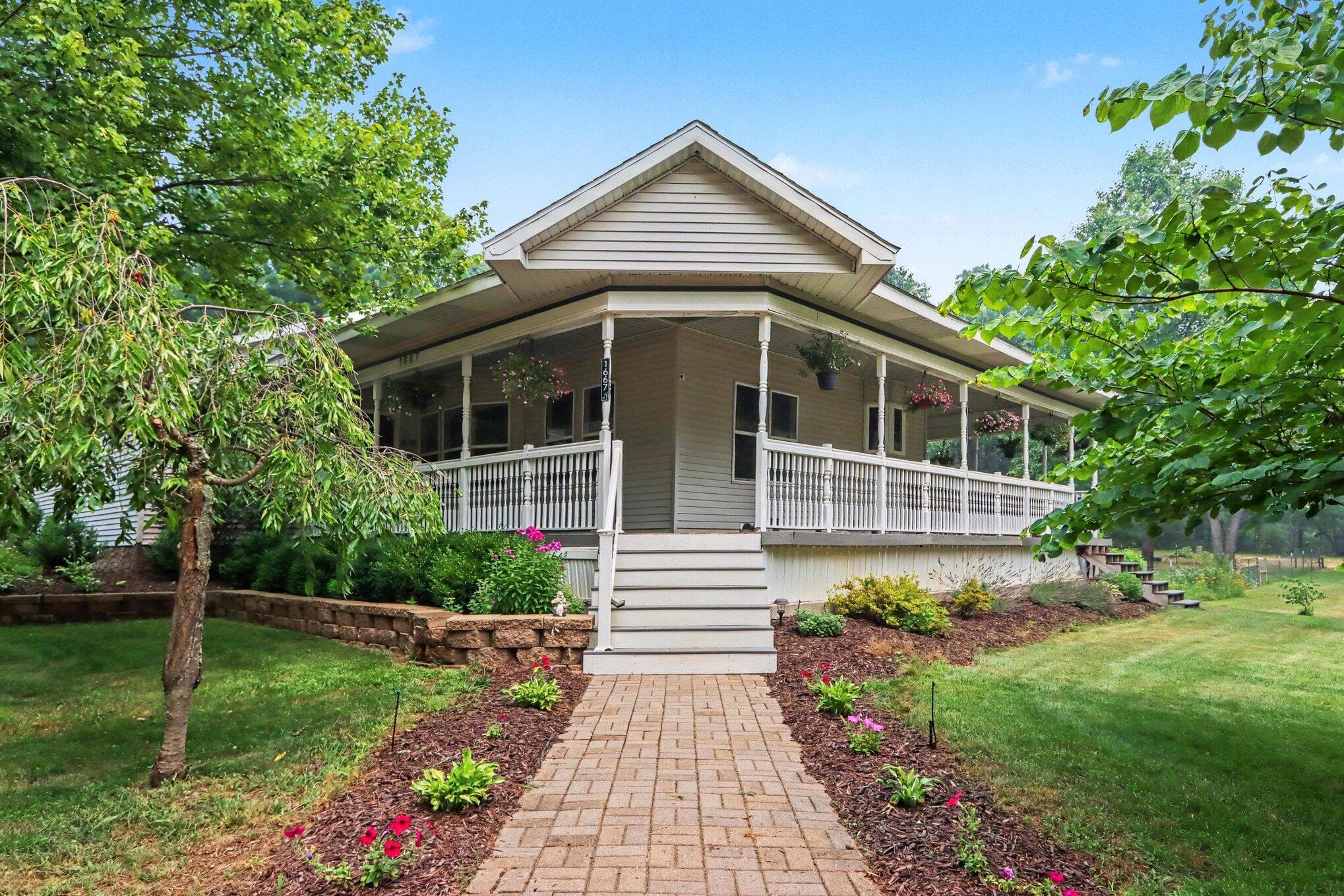 1667 Oakwood Allegan MI 49010